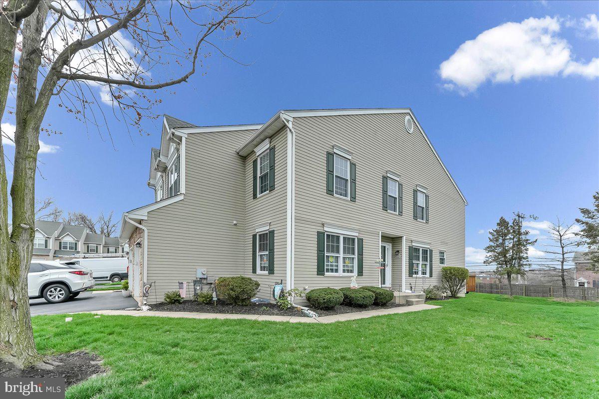 CLUB VIEW MANOR - Residential