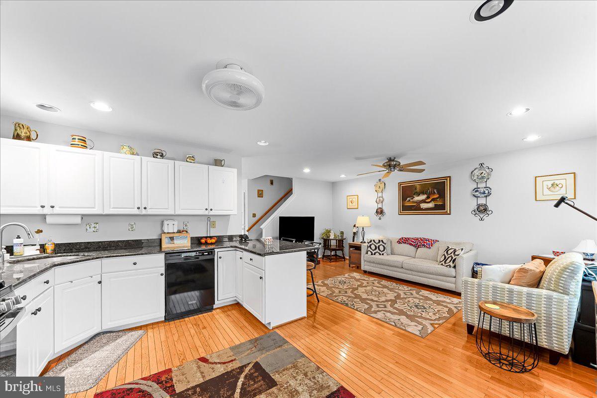 CLUB VIEW MANOR - Residential