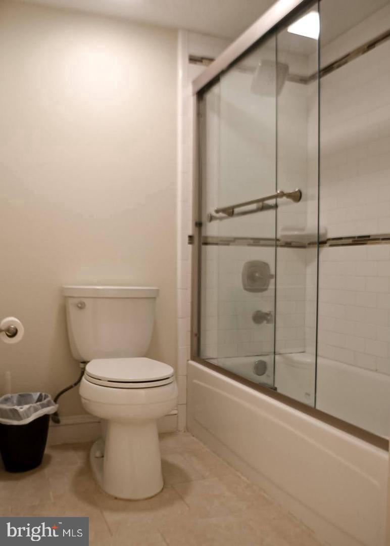 FOUNTAINS AT MCLEAN - Residential Lease