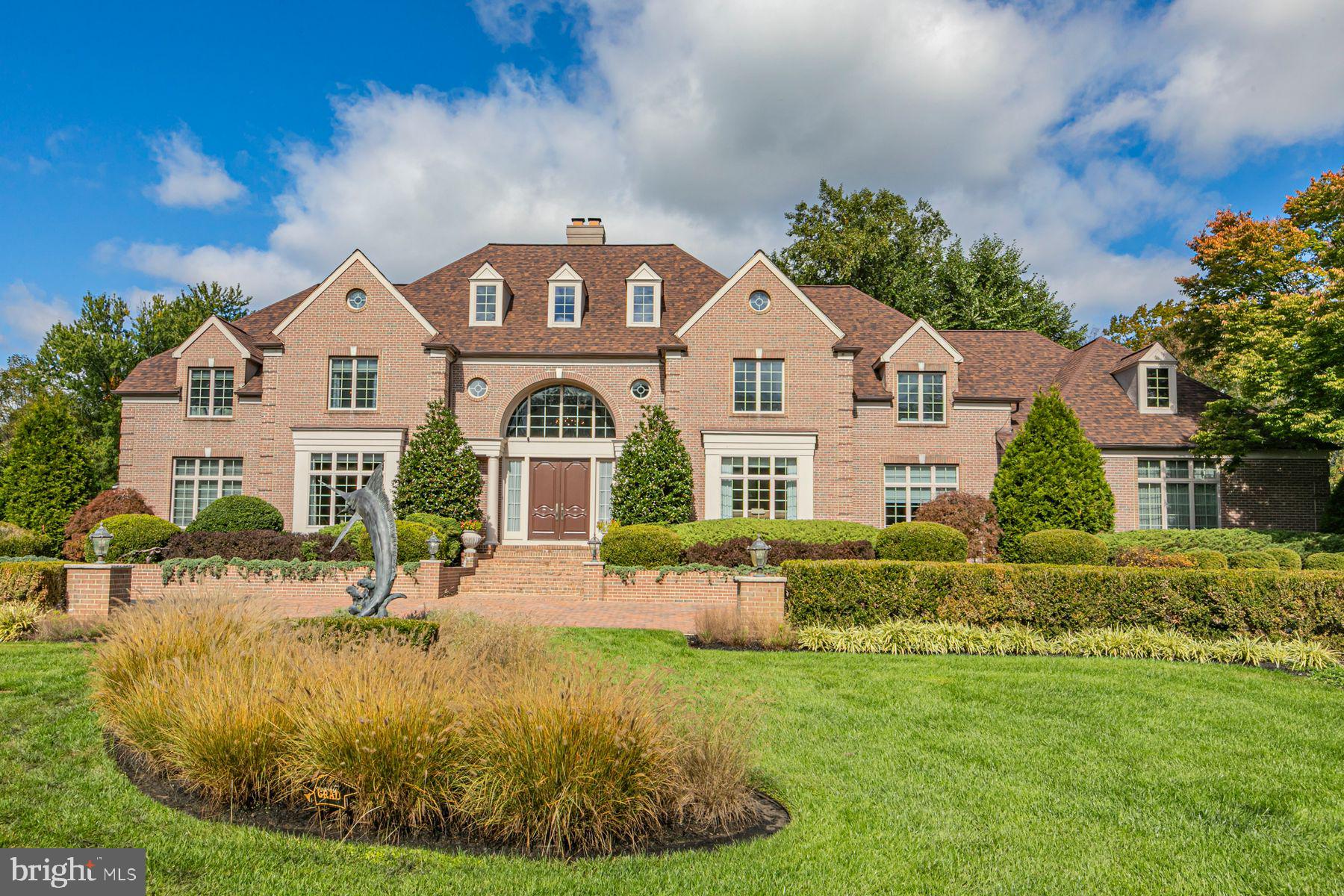 405 POND VIEW DRIVE