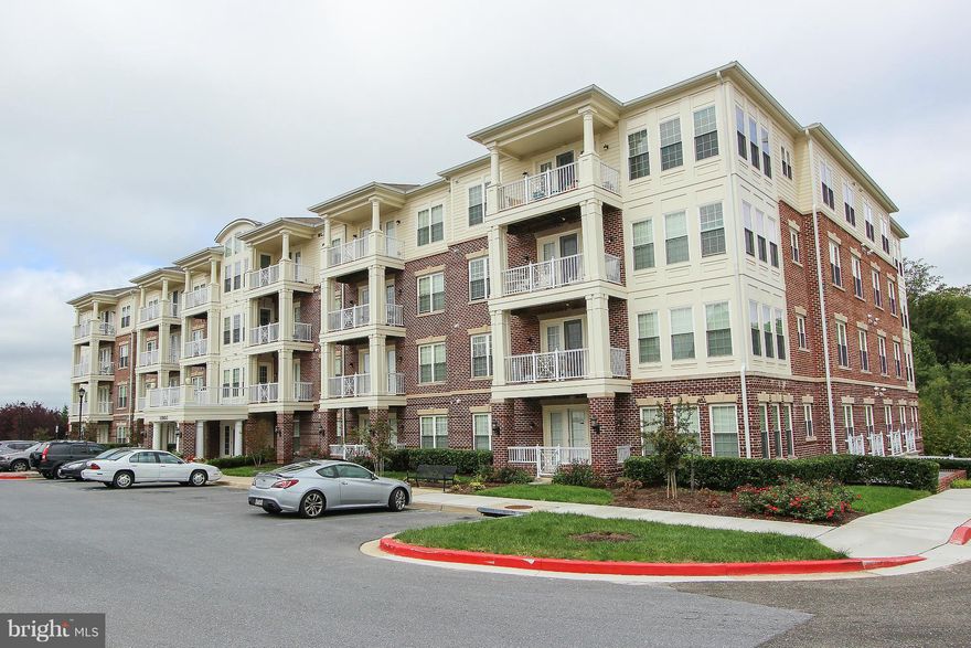 Gorgeous 2BR 2BA condo in Fairwood neighborhood.  Spacious model like condition, ready to move in/to entertain family & friends, enjoy the park like views & all the amenities!  Granite countertops in kitchen w/table space, sep DR, cozy living room w/gas FP. Laundry & plenty of storage area.   Fees incl 1 assgnd park space in garage, community pool & amenities. Close to shopping, 495 for commuters.