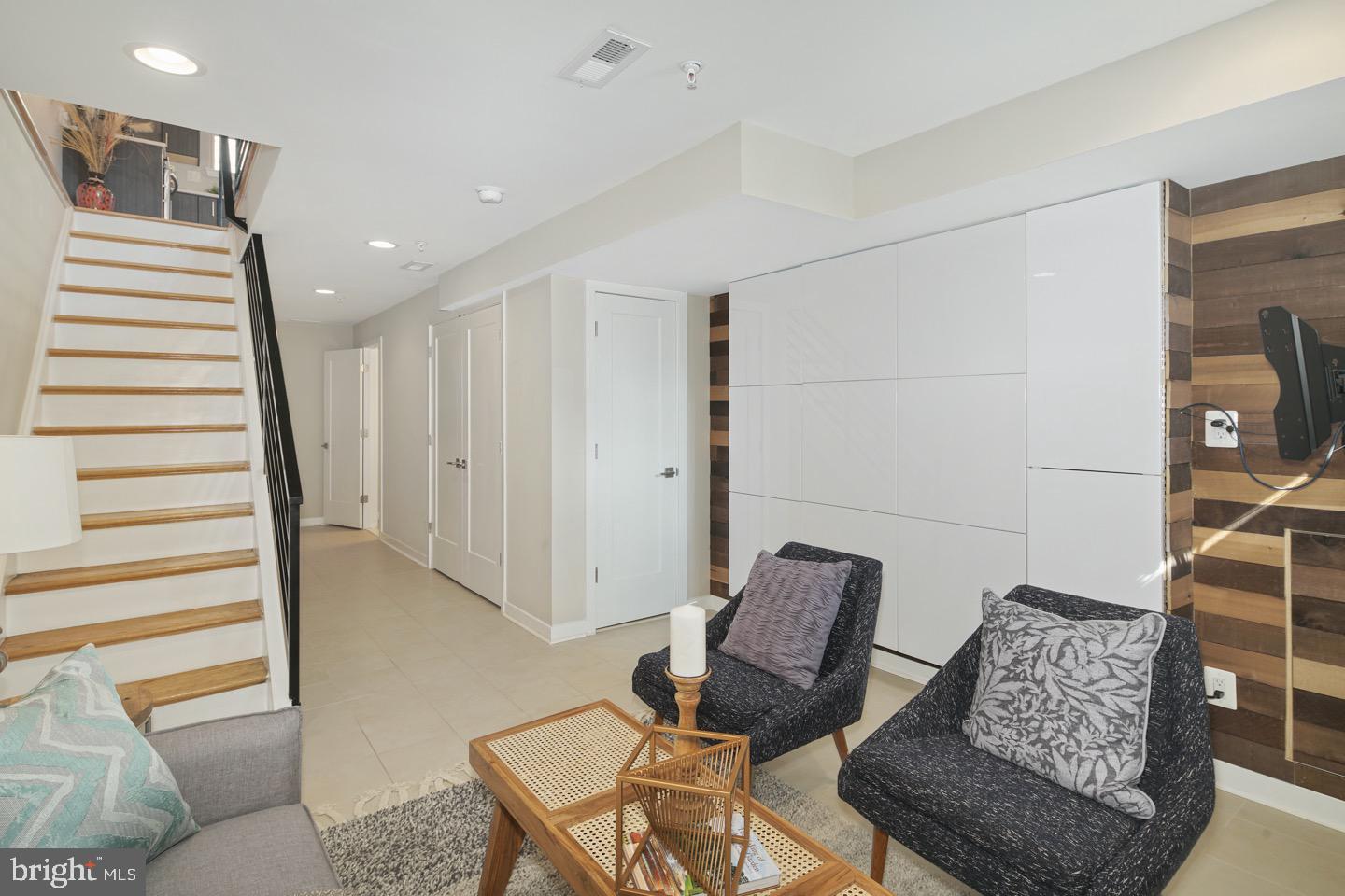 OLDE KENSINGTON - Residential