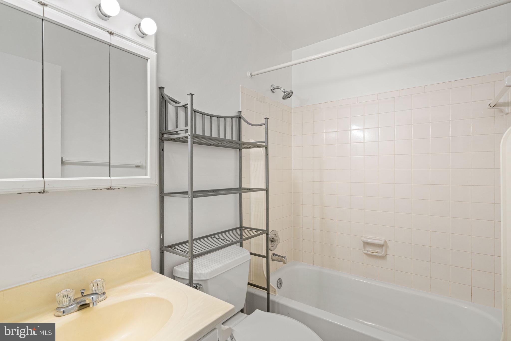 WILLIAMSTOWN - Residential