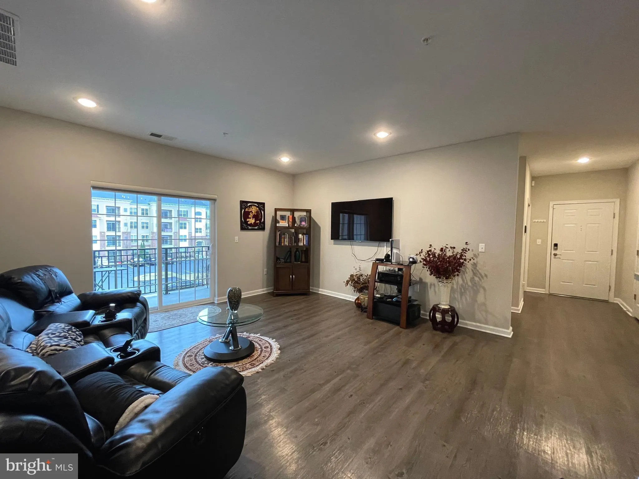 Hamilton, New Jersey 08619, United States, 2 Bedrooms Bedrooms, ,2 BathroomsBathrooms,Residential,Active,7498