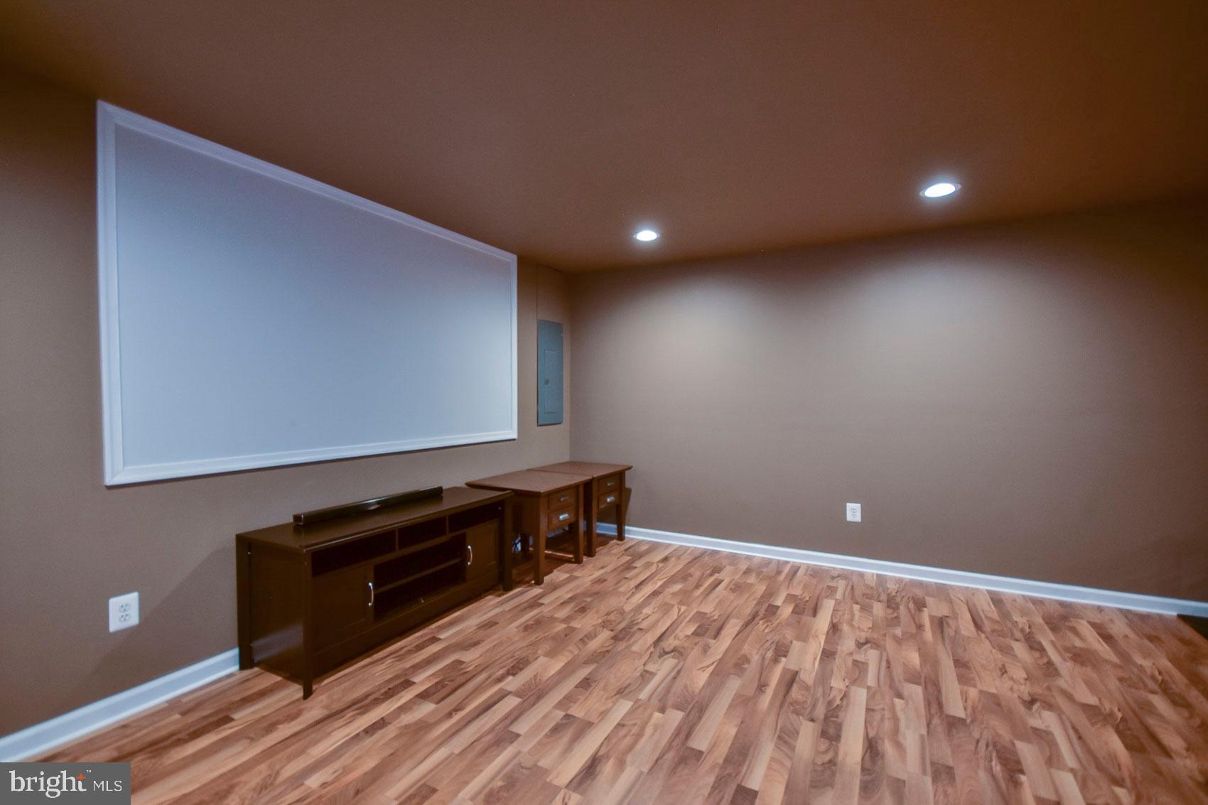 LAKELAND PLACE - Residential