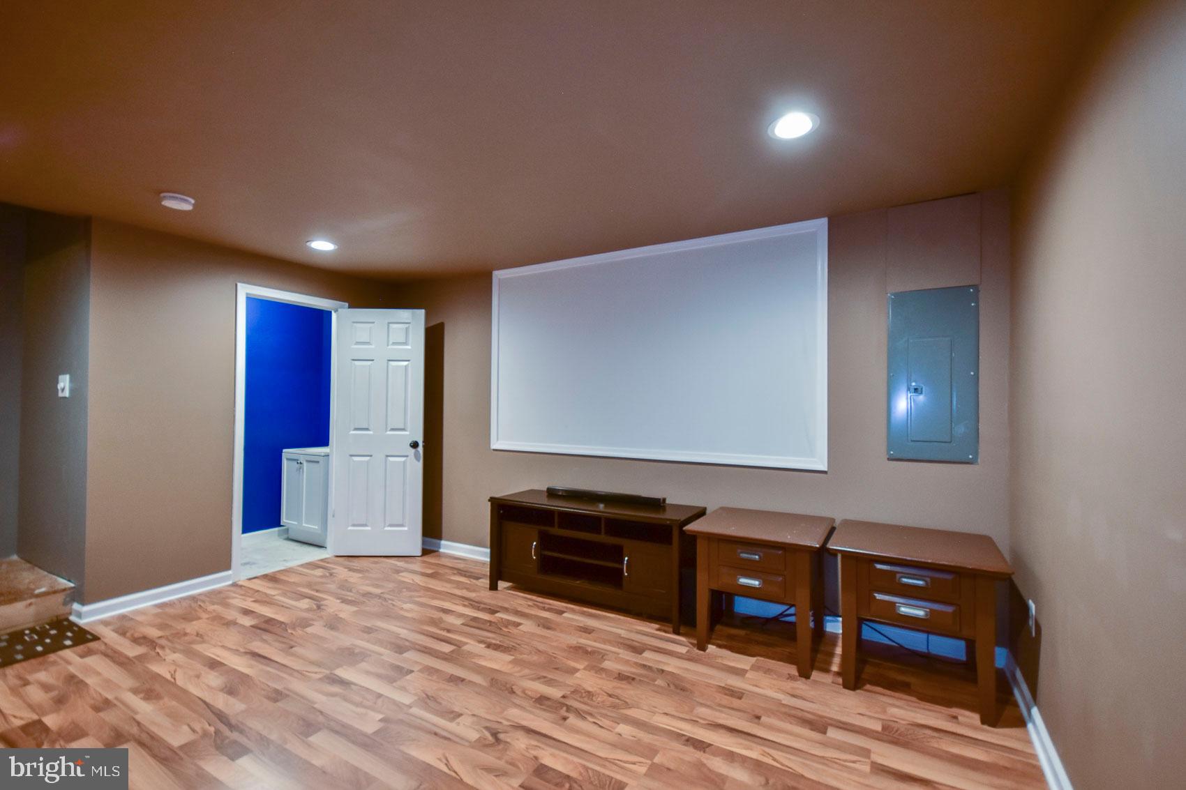 LAKELAND PLACE - Residential