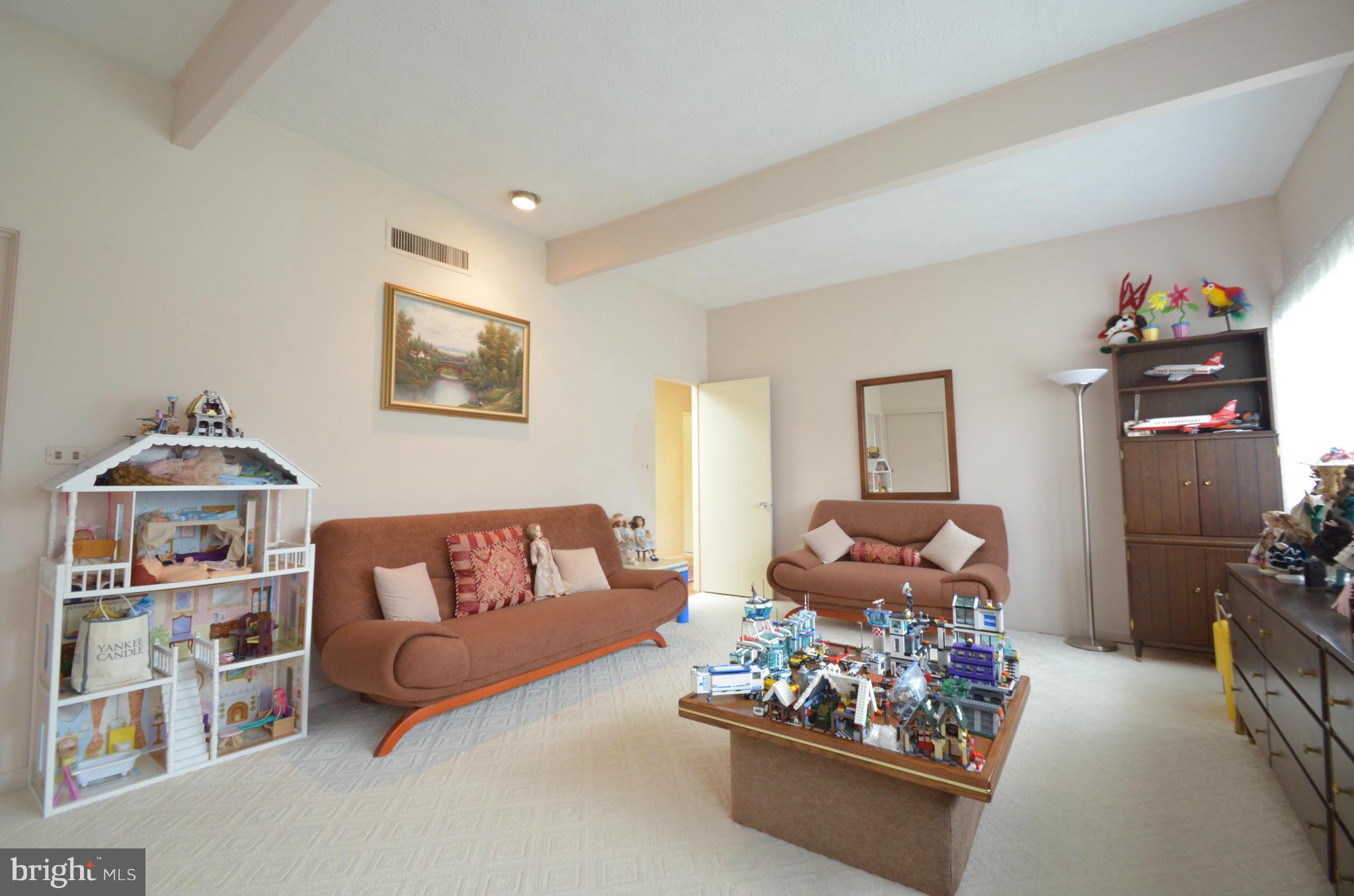 LONGMEADOW WEST - Residential