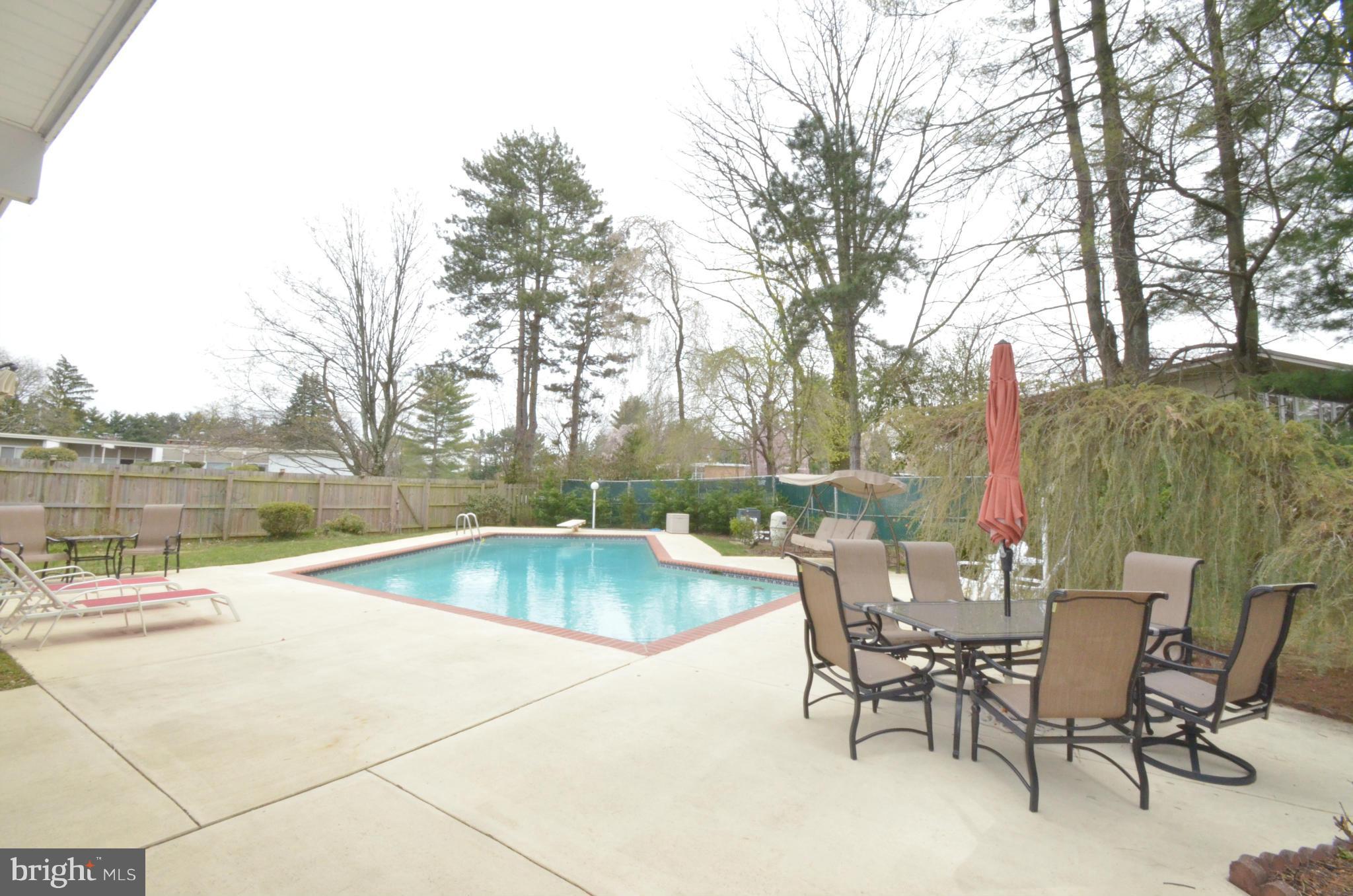 LONGMEADOW WEST - Residential