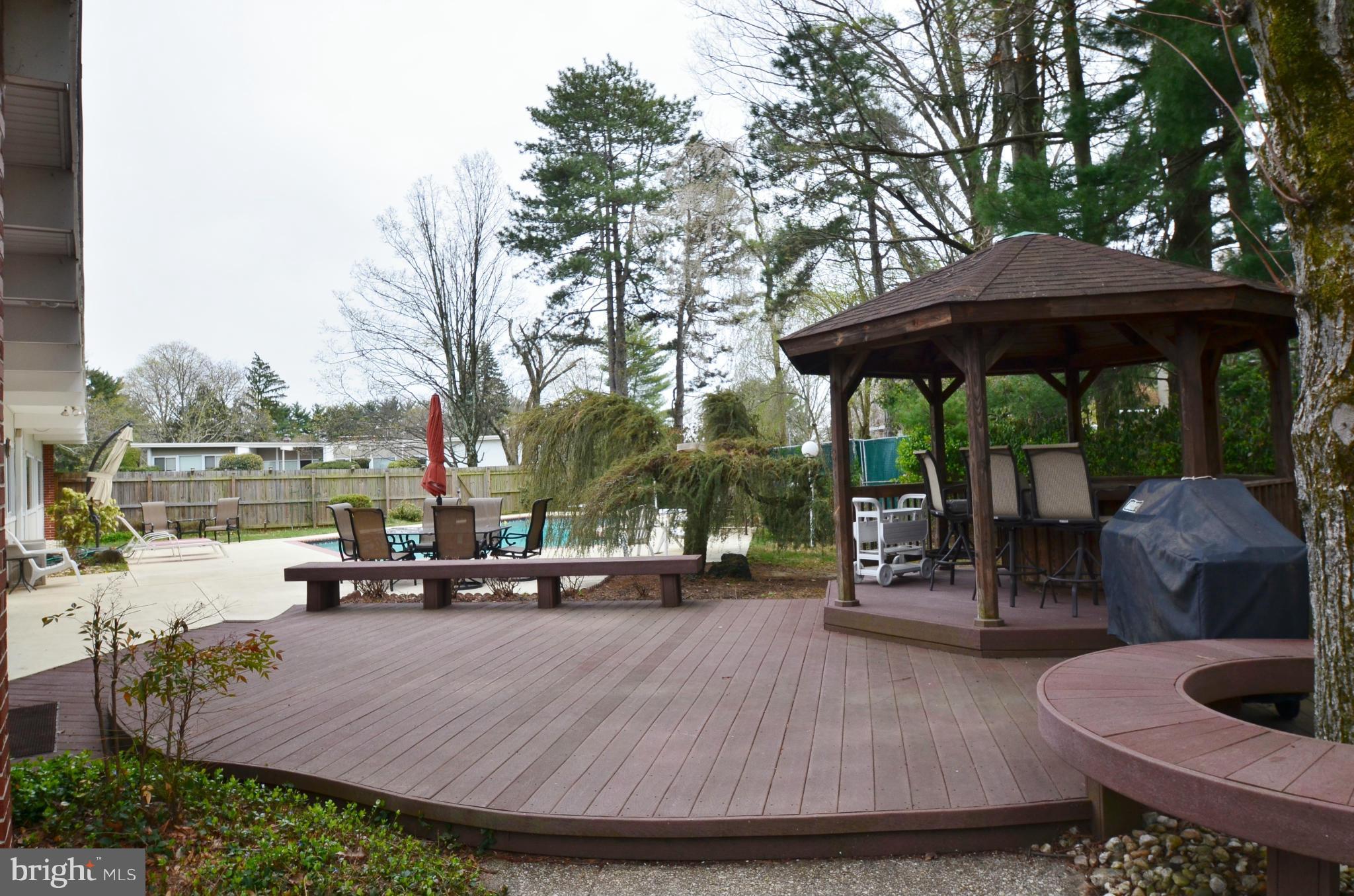 LONGMEADOW WEST - Residential