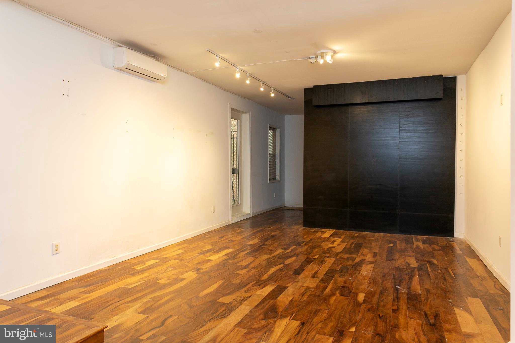 RITTENHOUSE SQUARE - Commercial Sale