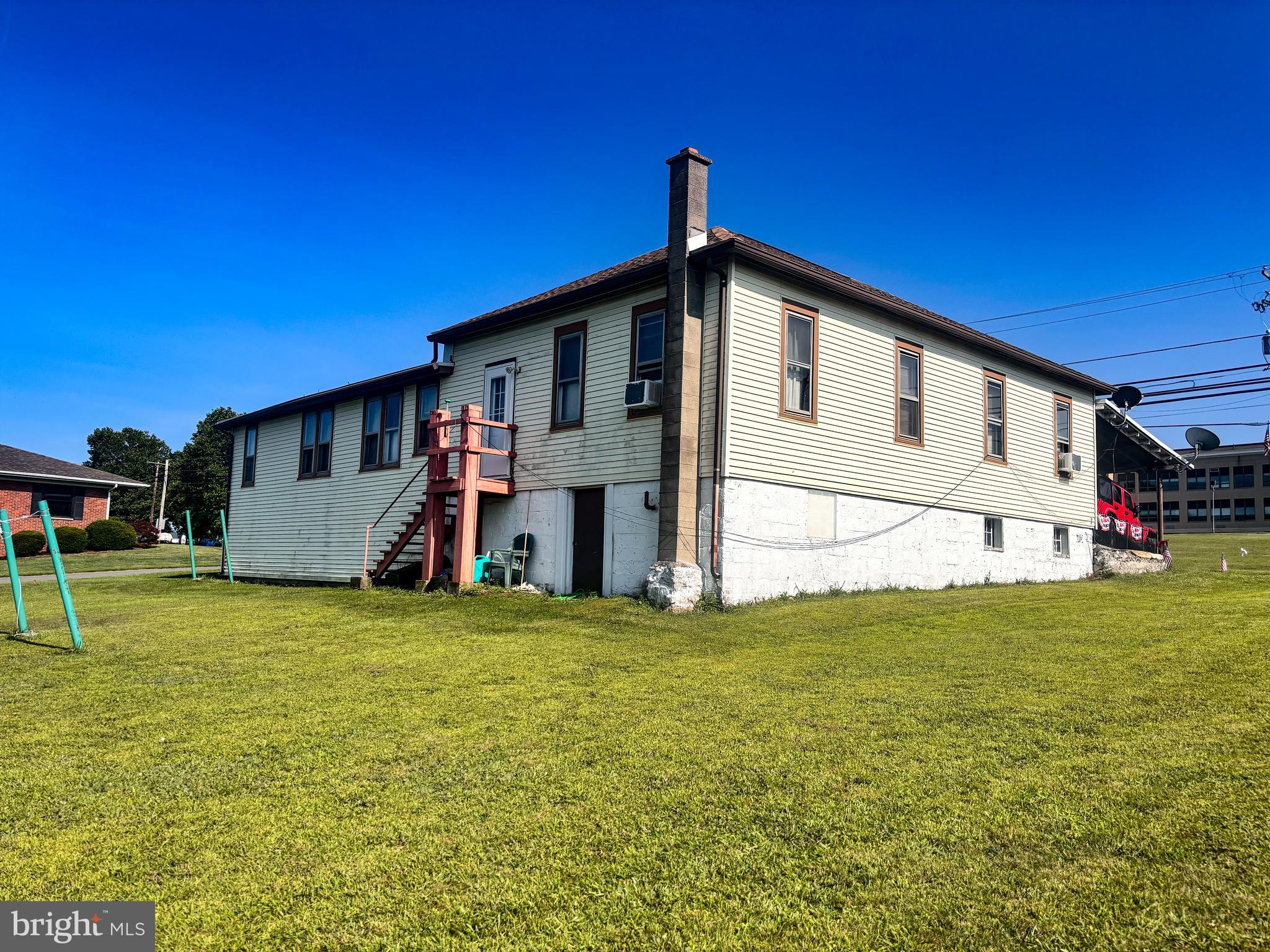 154 E MAIN 156