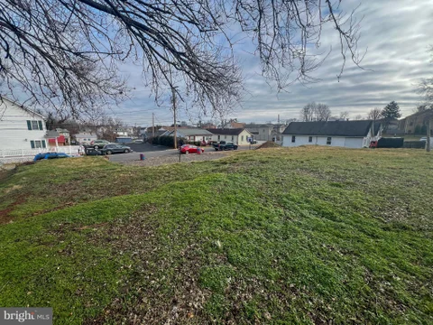 MLS: VACU2006970