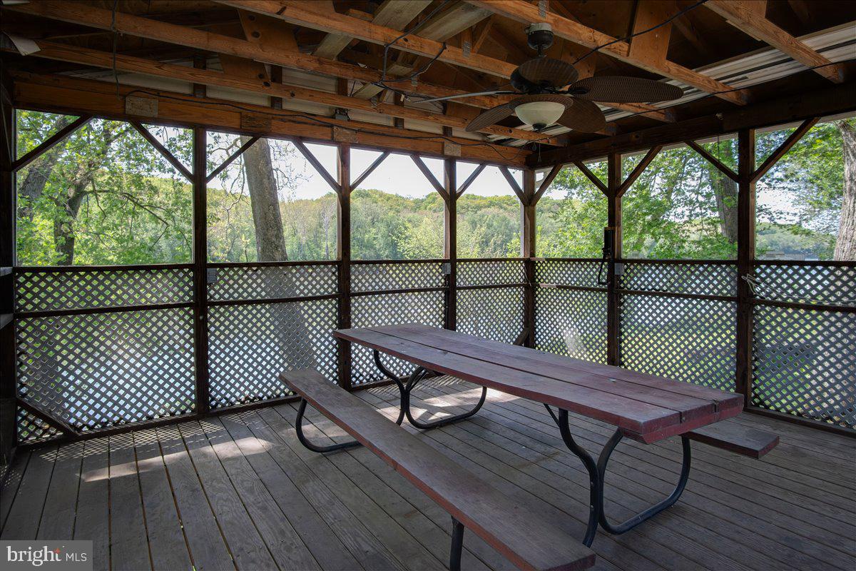 SPORTSMANS PARADISE - Land