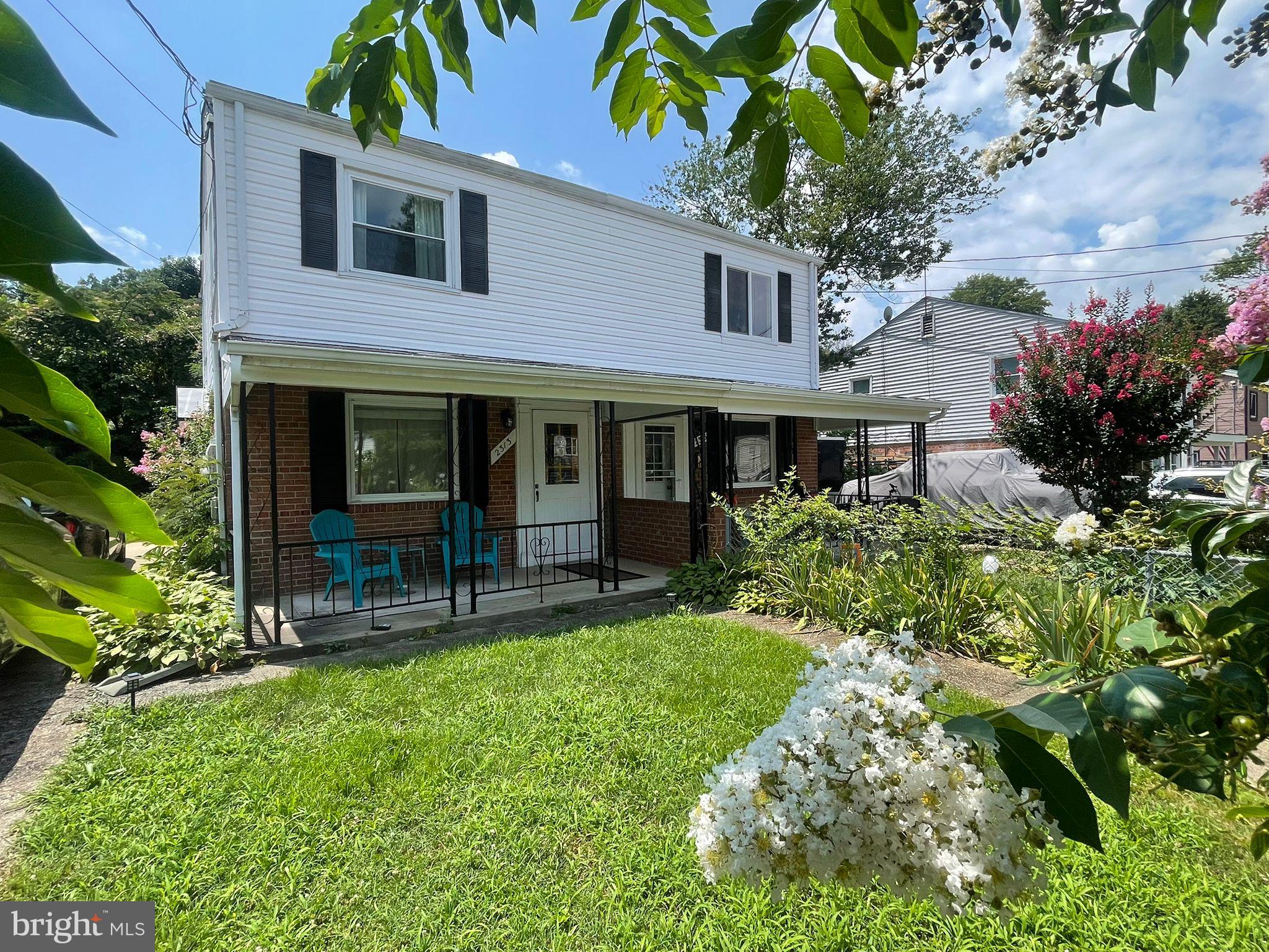 Charming 2 bed, 1 bath Alexandria duplex with 896 sq ft of living space available 9/1. Located one block from the Huntington Metro. This home offers an open-concept main level and an updated kitchen featuring a gas range and solar panels that usually keep electricity costs under $10/month.
Recent upgrades include a new washer and dryer and brand-new energy-efficient windows installed in 2024 for improved heating and cooling.
Enjoy outdoor living with a private backyard, patio, and storage shed. The private driveway fits 2+ cars. Pets considered on a case-by-case basis