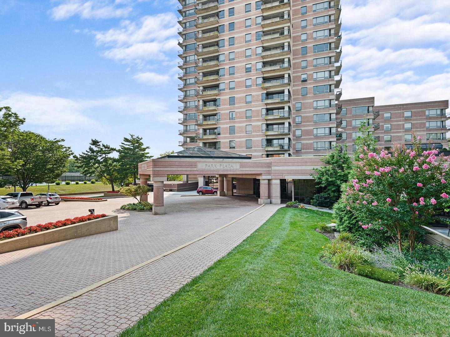 1100 LOVERING AVENUE 1608