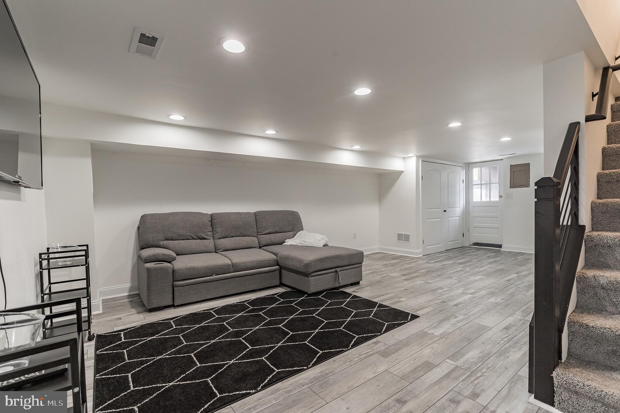 WOODBOURNE HEIGHTS - Residential Lease