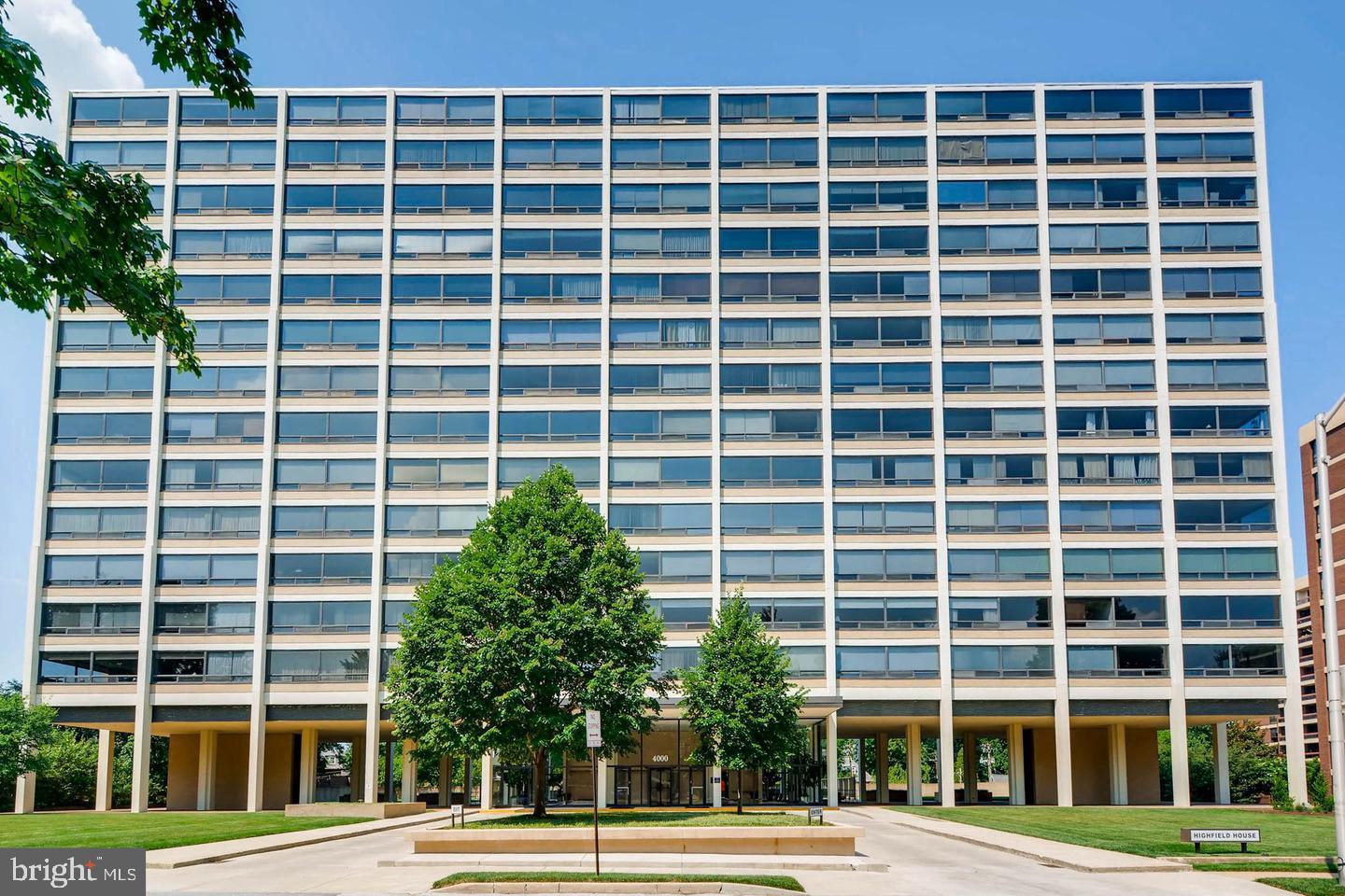 4000 N CHARLES STREET 807