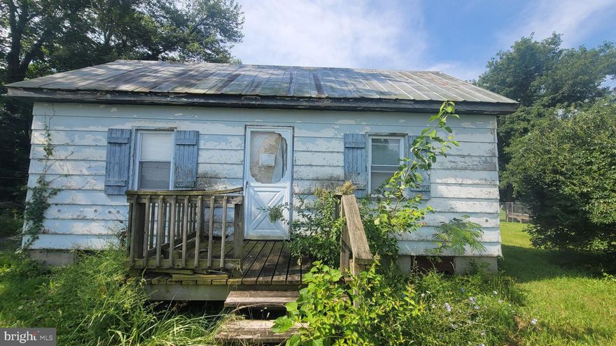 *FIXER UPPER*A great property for someone looking to start a project of renovation/fixer upper,to build a new home or to build townhomes ,there are endless possibilities at this location. The location is perfect with nice open yard with a few trees for shade.This property is 3  lots, lots 5,6,and 7. The residence is on lot 6,each lot measures for 10,001 sq feet/0.23acres and combined for total of 30,003 sq.feet/ 0.69 acres.It is a major renovation project or major fixer upper but a prime spot for any real estate.