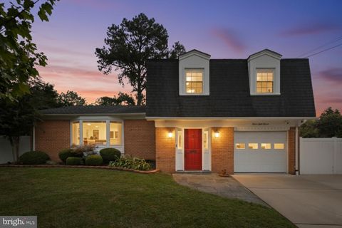Photo of 11811 Coldstream Dr, POTOMAC, MD 20854 (MLS # MDMC2198760)