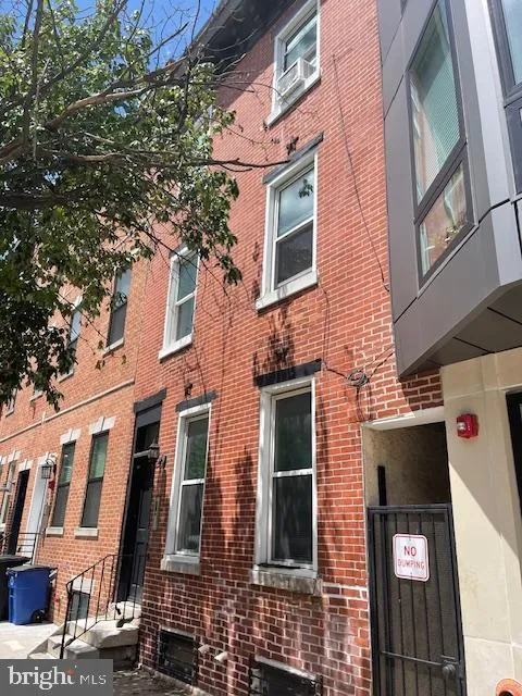 1917 Christian Street Unit A, Philadelphia, PA MLS: PAPH2474196