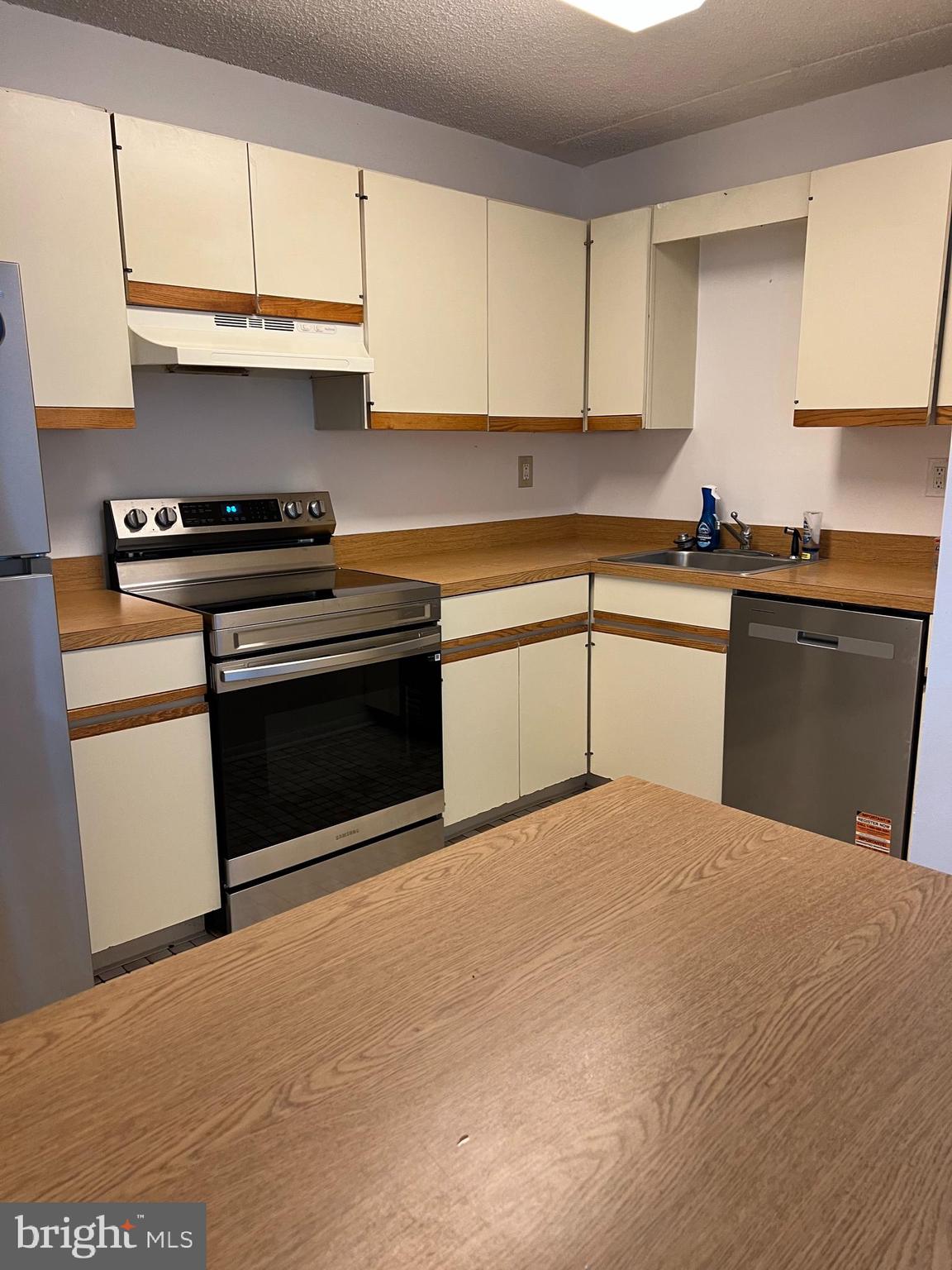 DANBURY VILLAGE - Residential