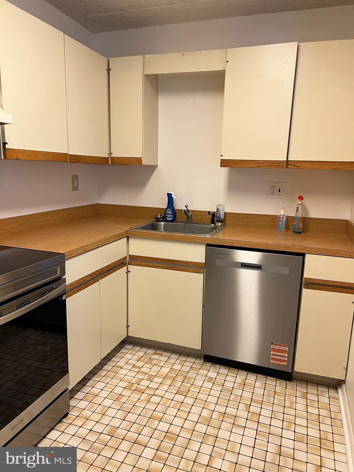 DANBURY VILLAGE - Residential
