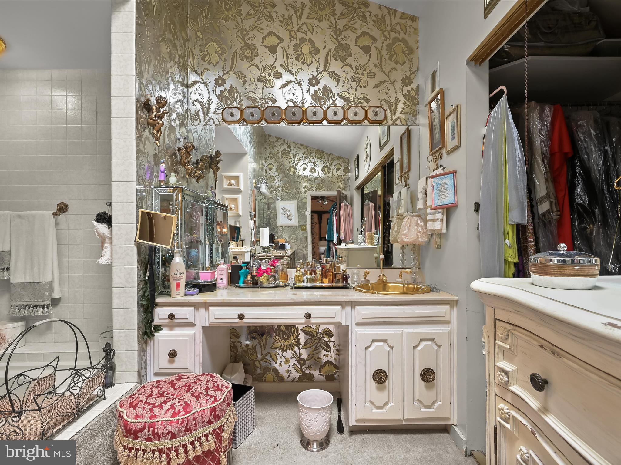 TOWN CENTER - Residential