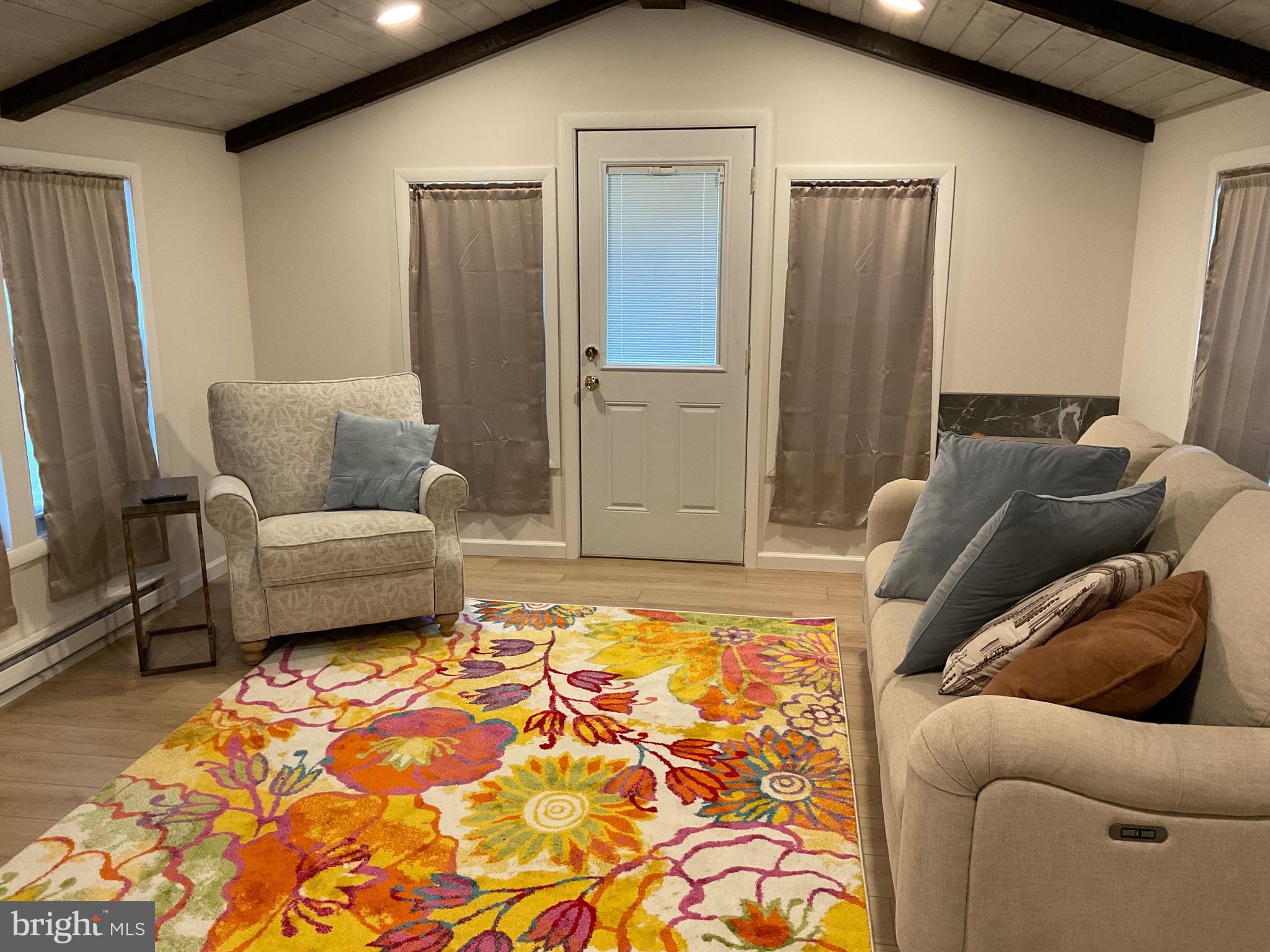 ARROWHEAD  LAKES - Residential