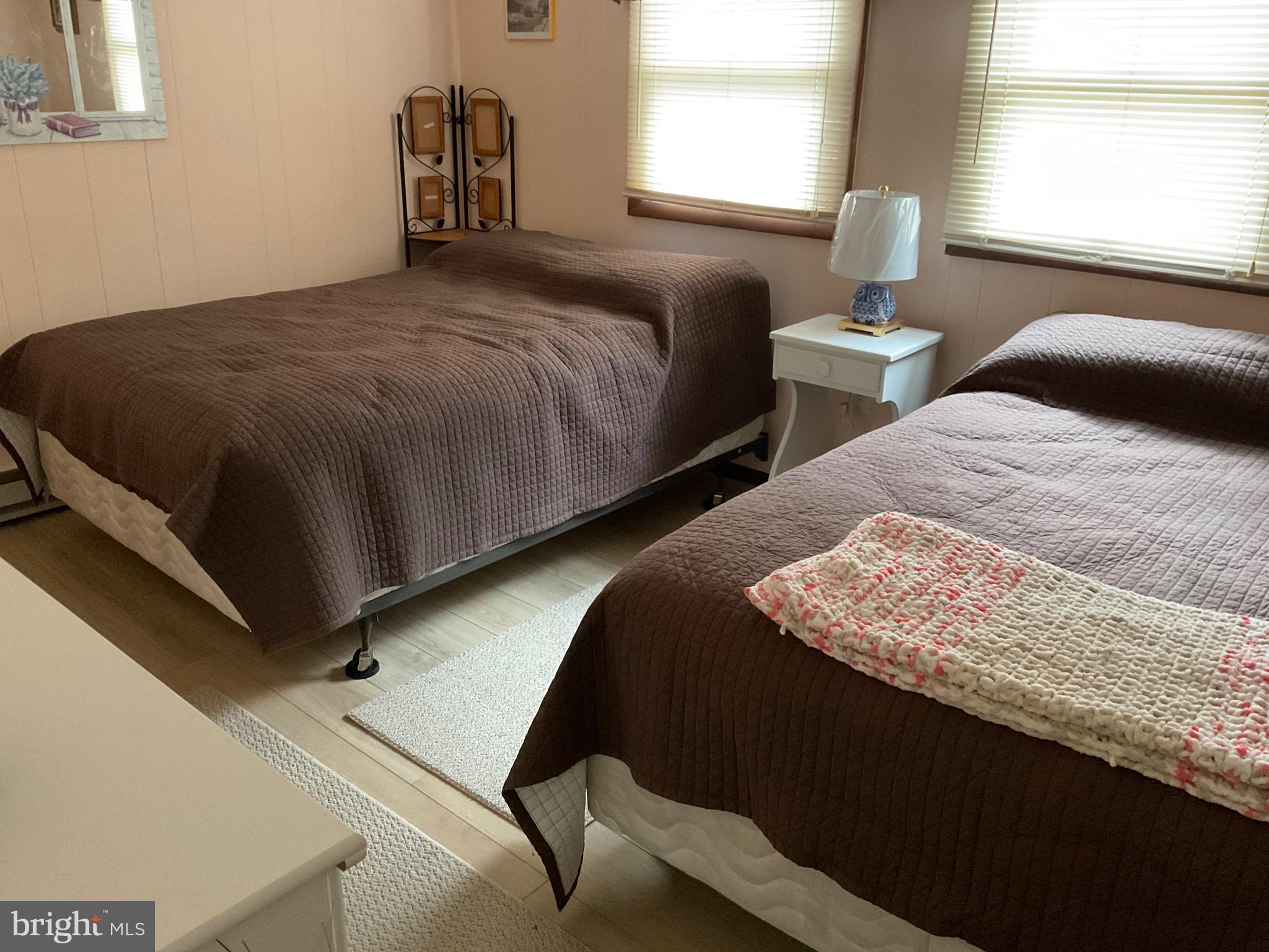 ARROWHEAD  LAKES - Residential