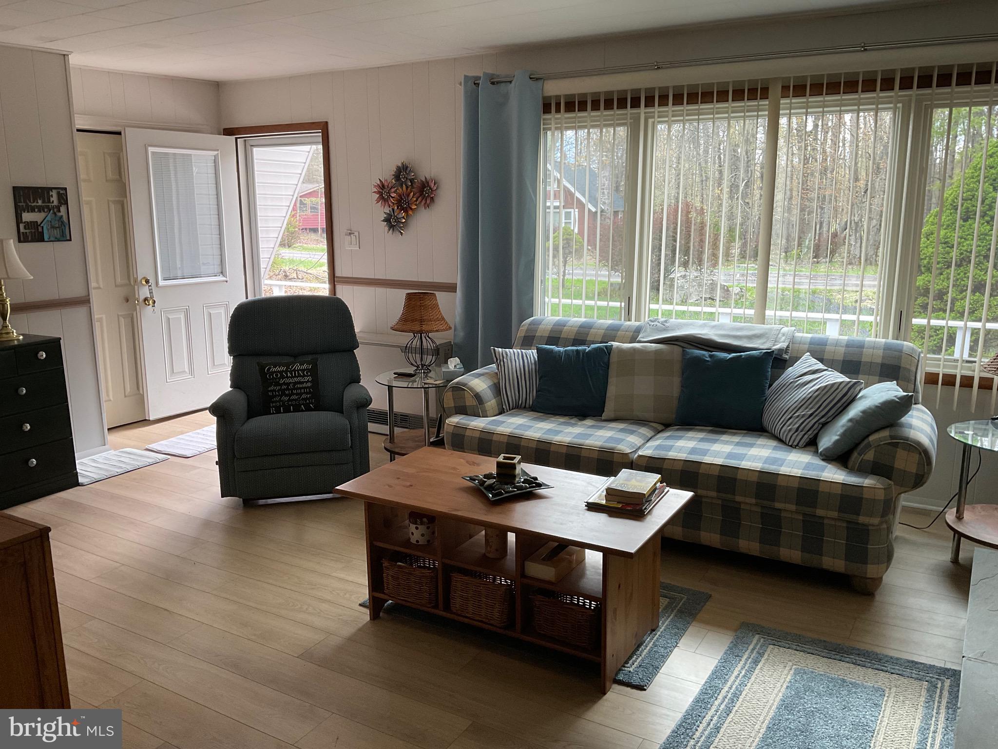 ARROWHEAD  LAKES - Residential