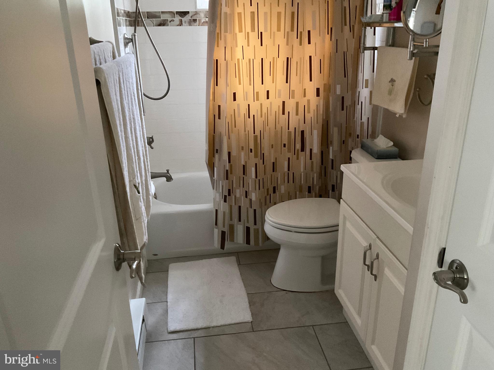 ARROWHEAD  LAKES - Residential