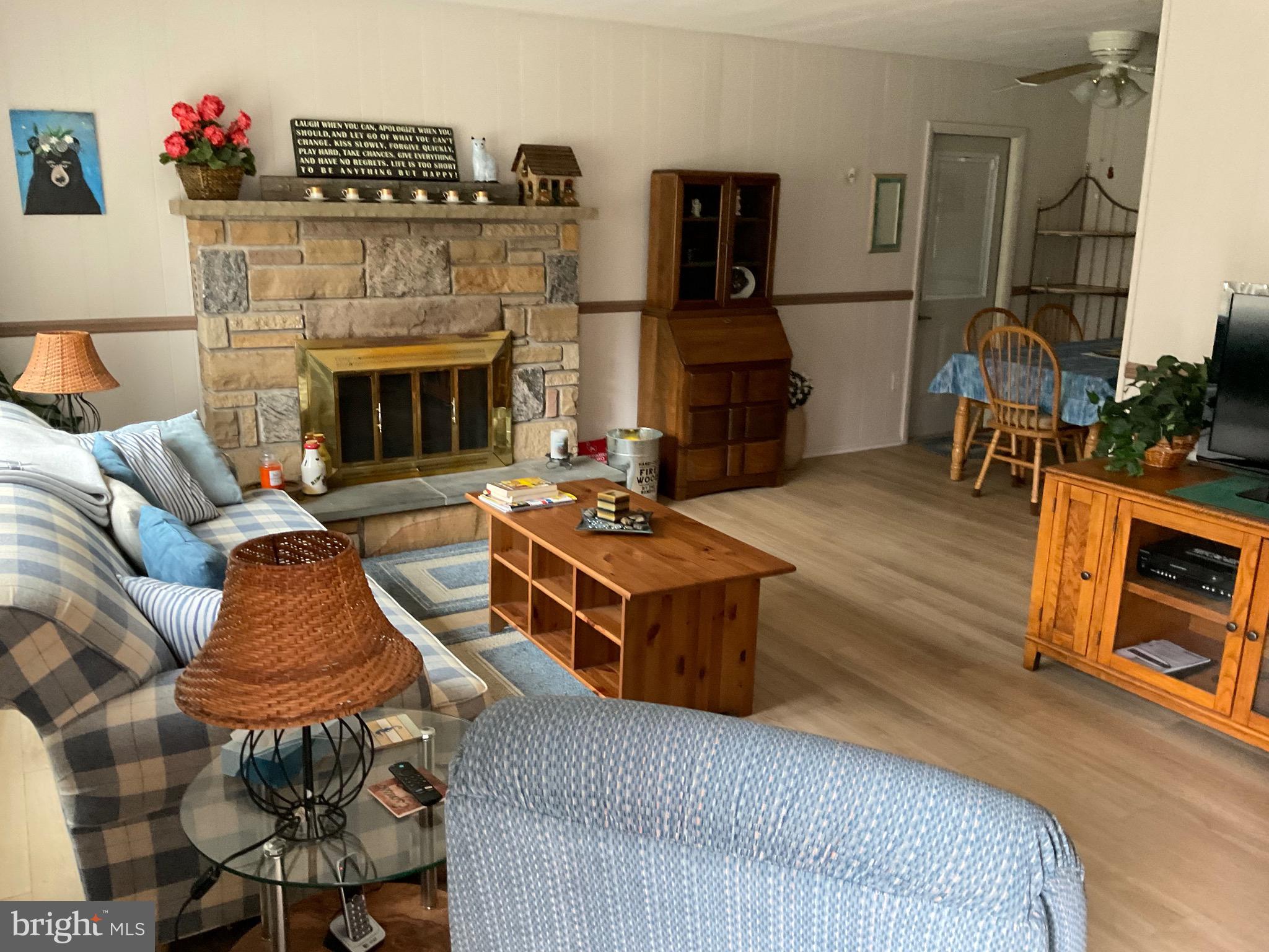 ARROWHEAD  LAKES - Residential