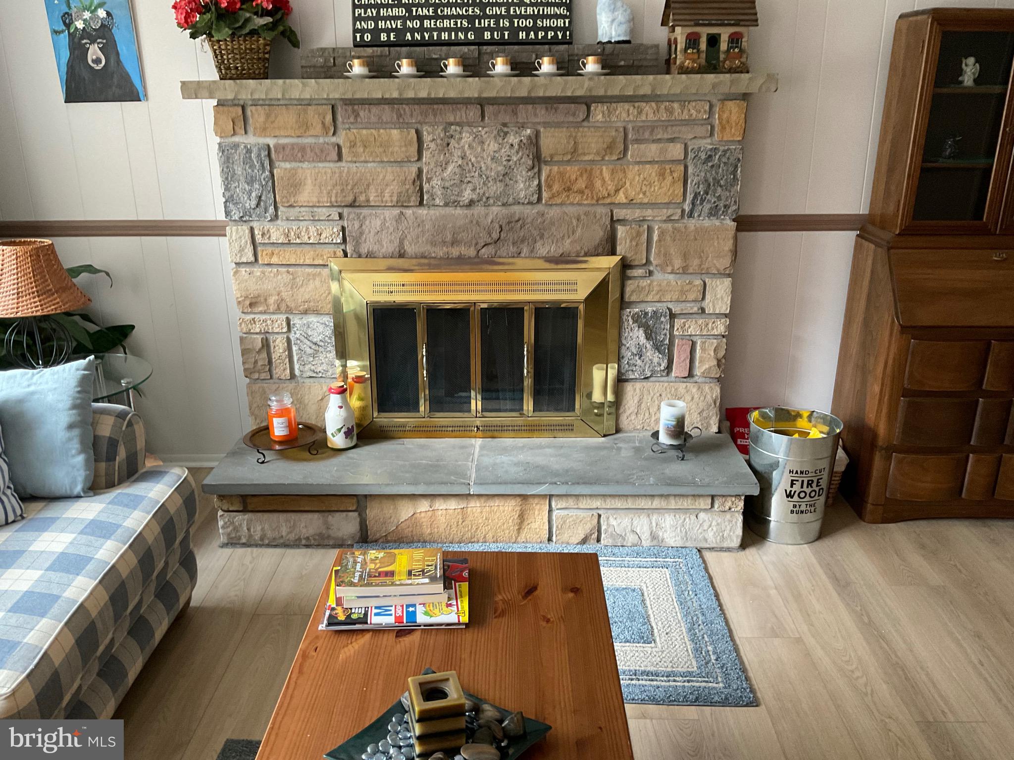 ARROWHEAD  LAKES - Residential