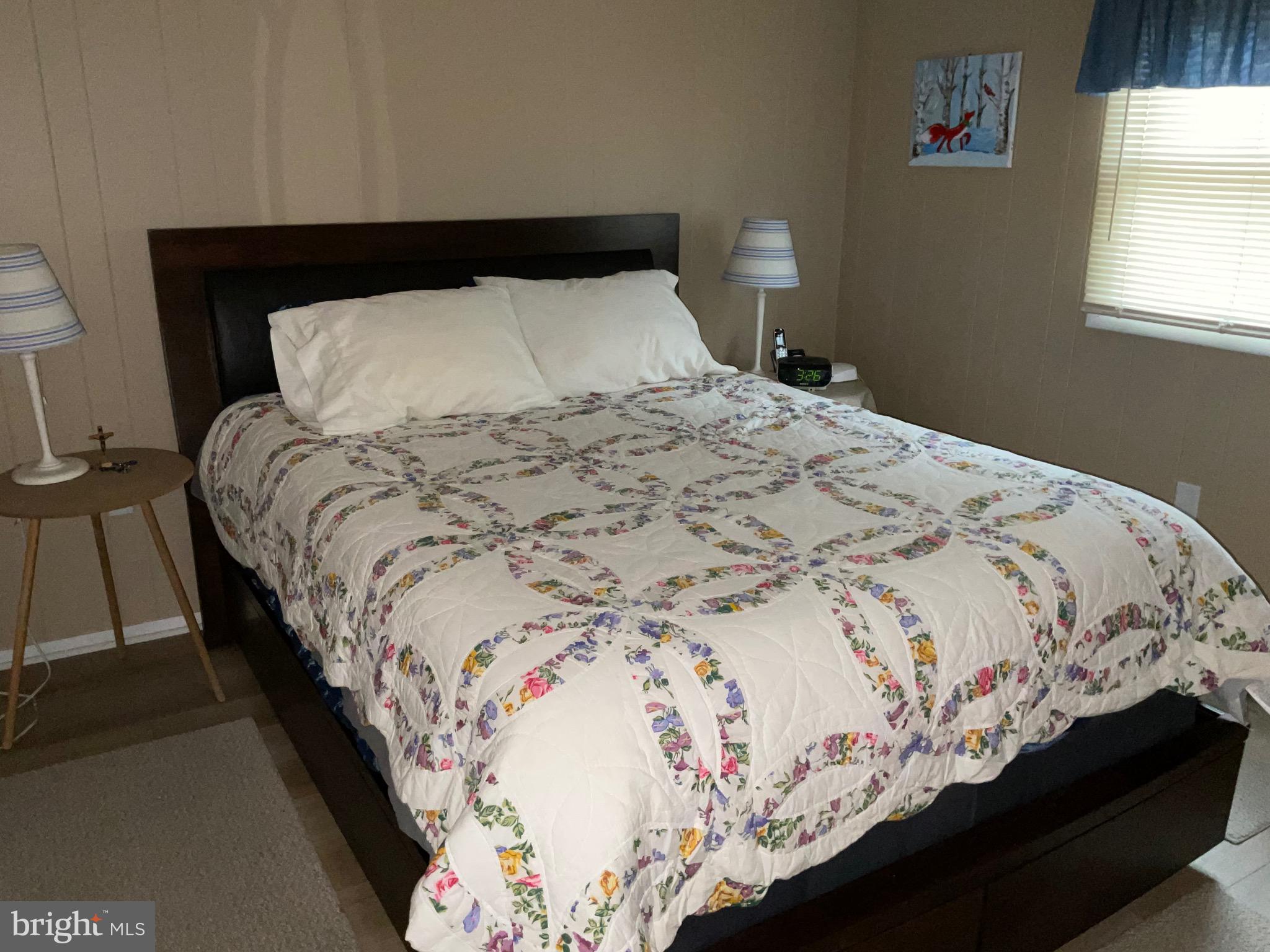 ARROWHEAD  LAKES - Residential