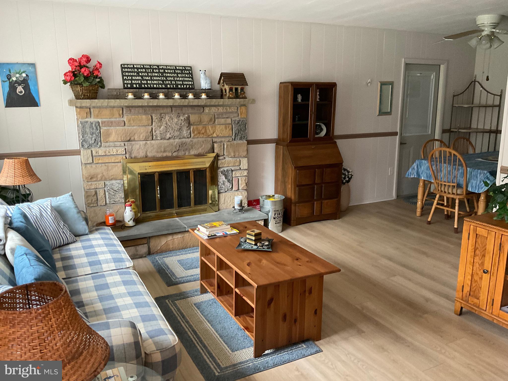 ARROWHEAD  LAKES - Residential