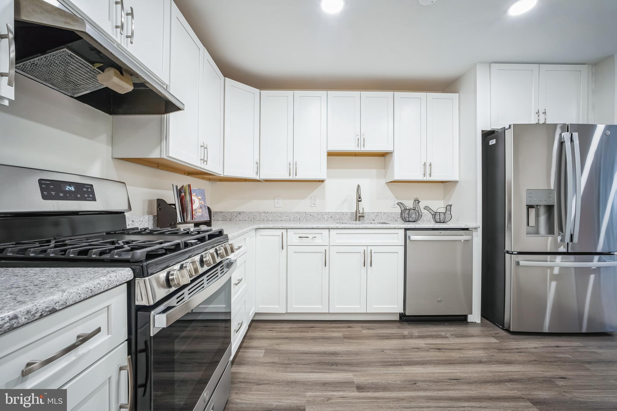 HERITAGE COURT - Residential