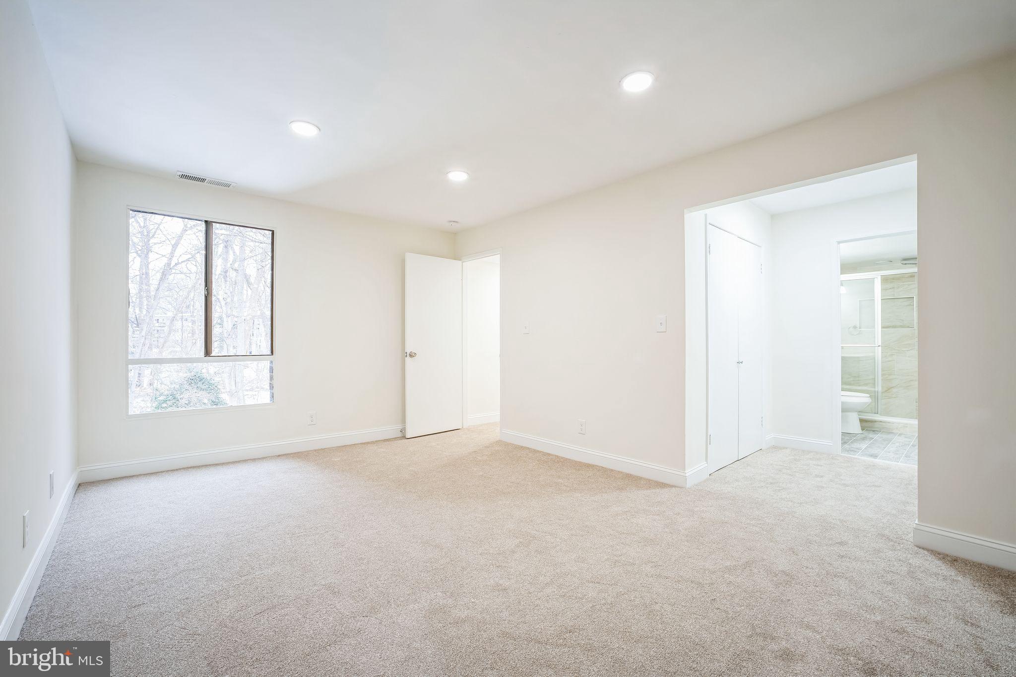 HERITAGE COURT - Residential