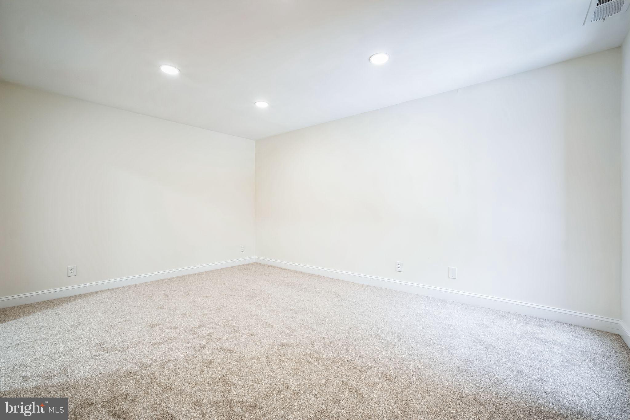 HERITAGE COURT - Residential