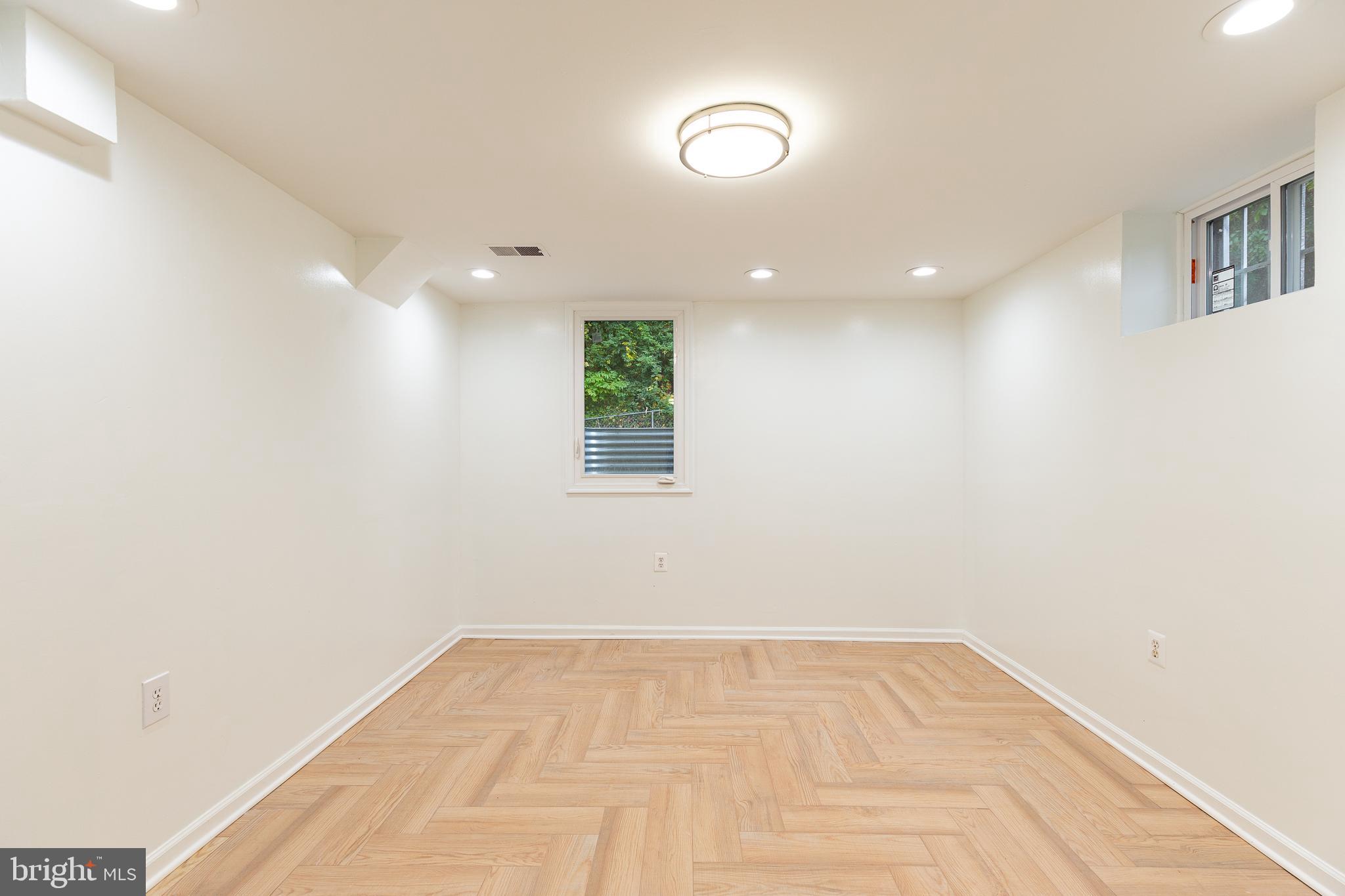 RITCHIE MANOR - Residential