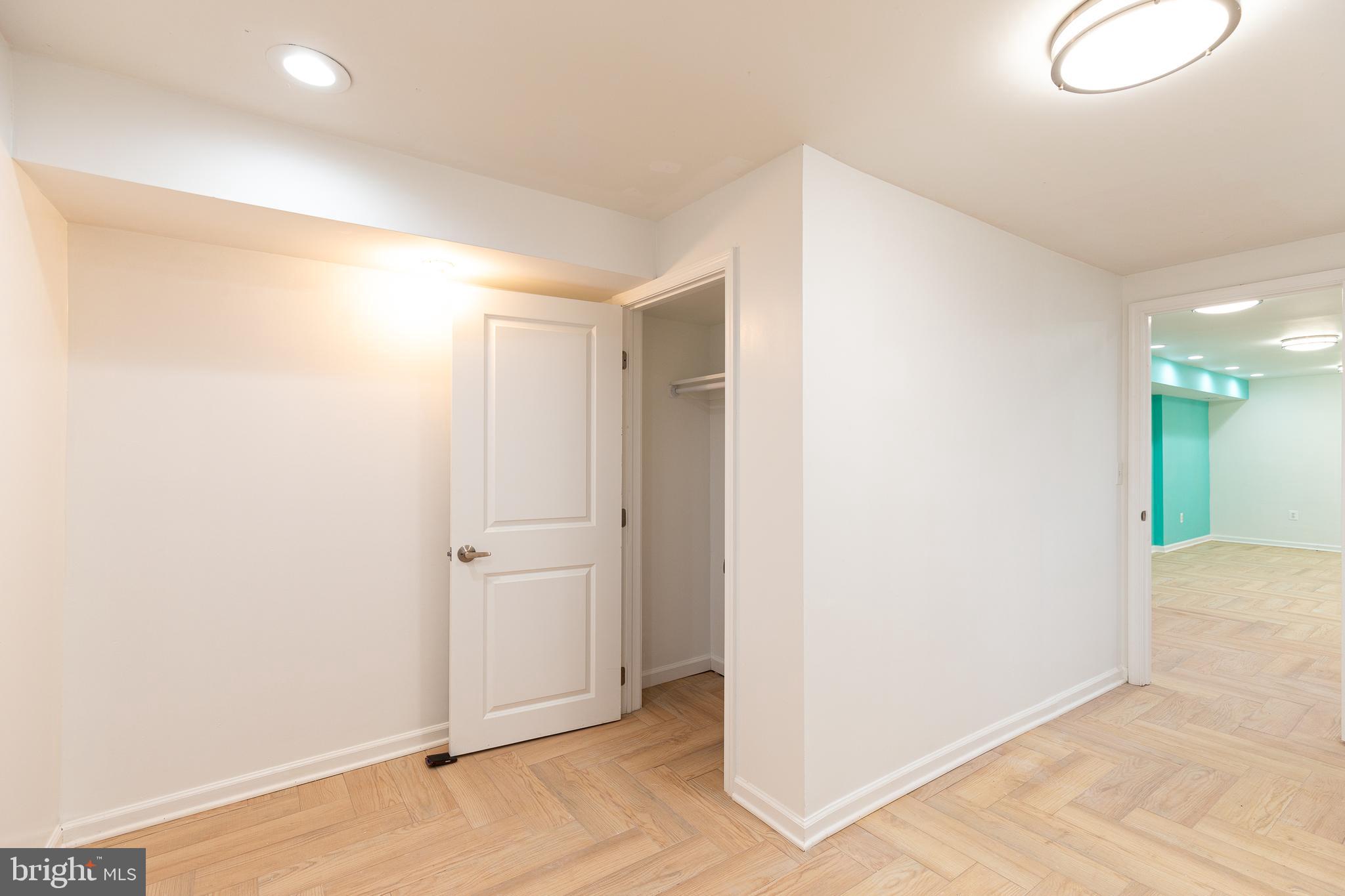 RITCHIE MANOR - Residential