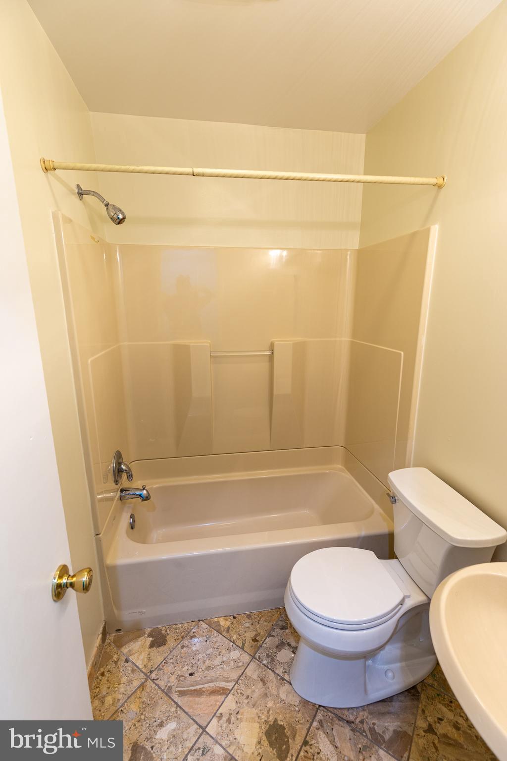 RITCHIE MANOR - Residential