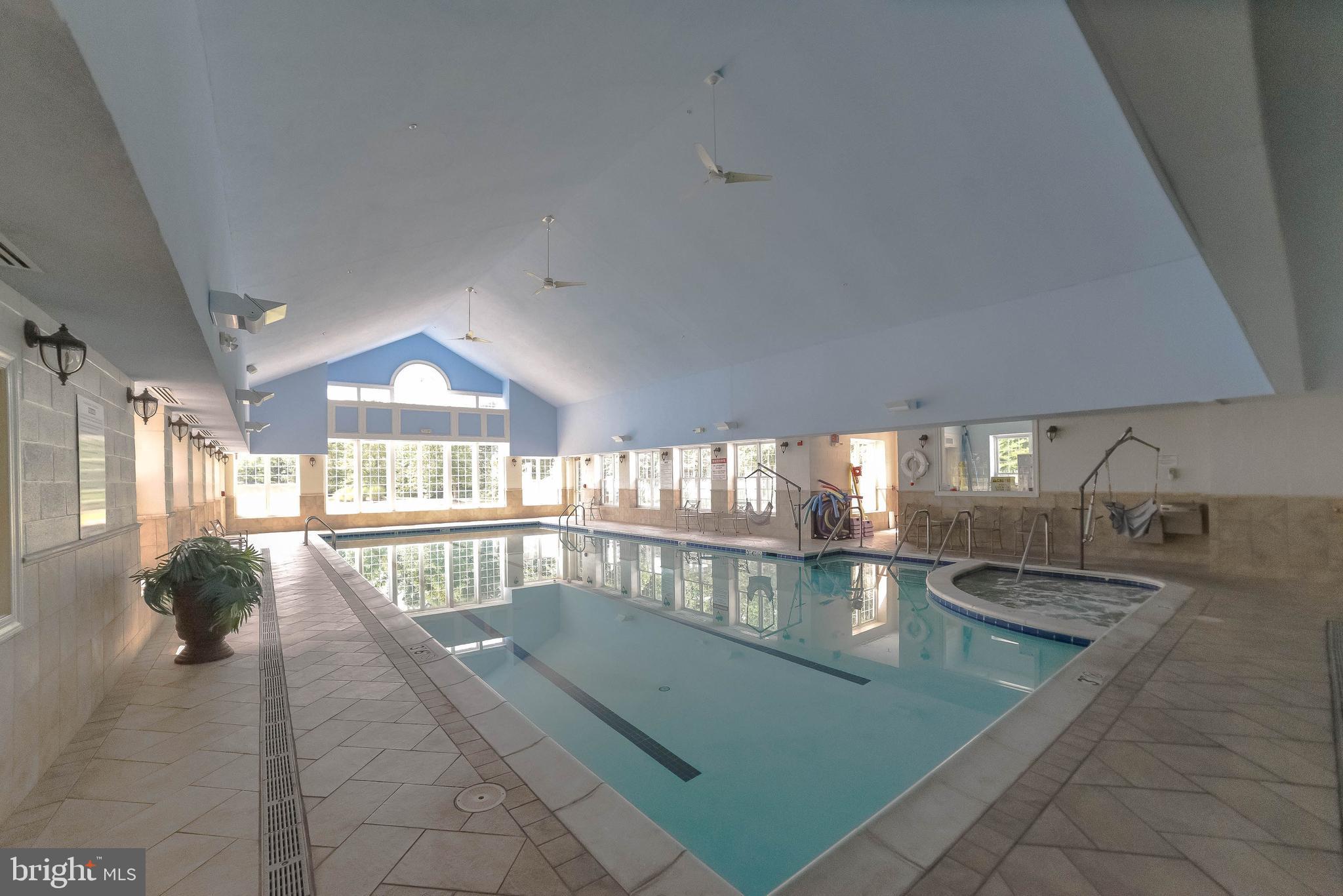 COLONIAL CHARLES - Residential