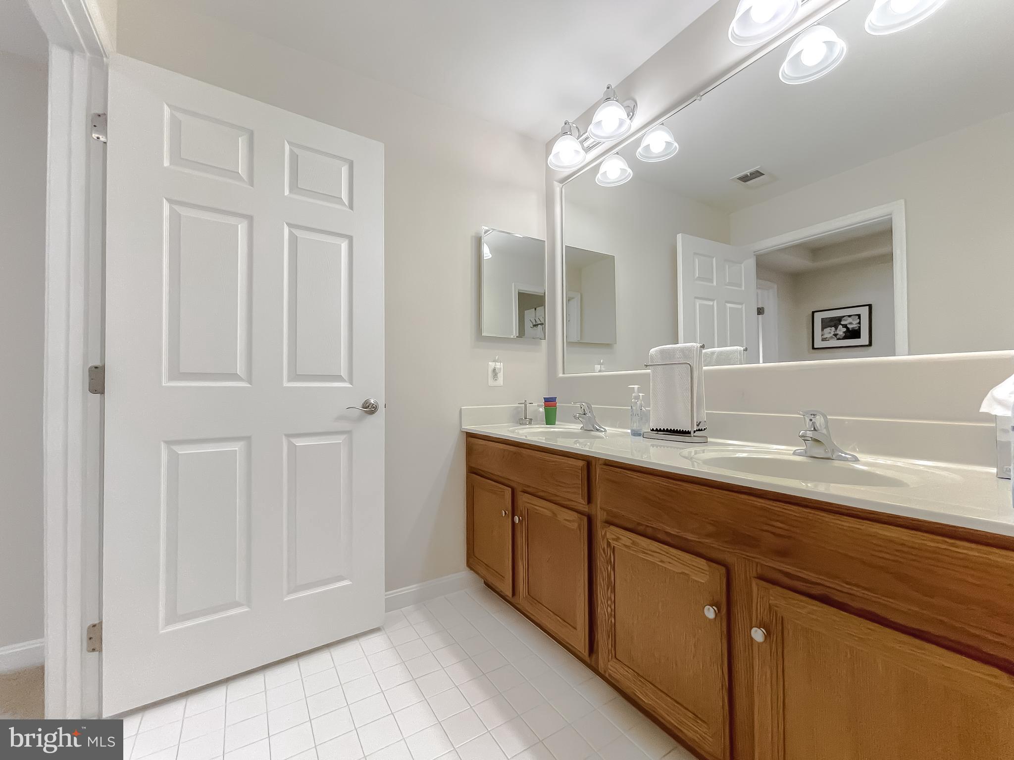 COLONIAL CHARLES - Residential