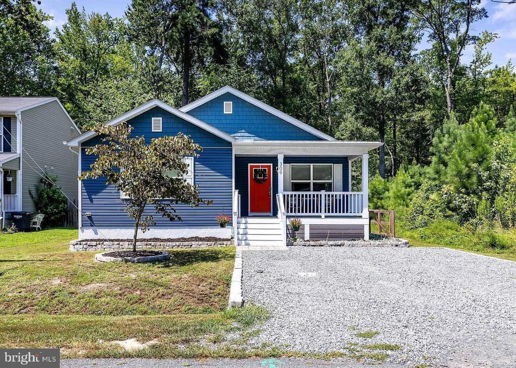 Photo of 309 12th Street, COLONIAL BEACH, VA 22443 (MLS # VAWE2010718)