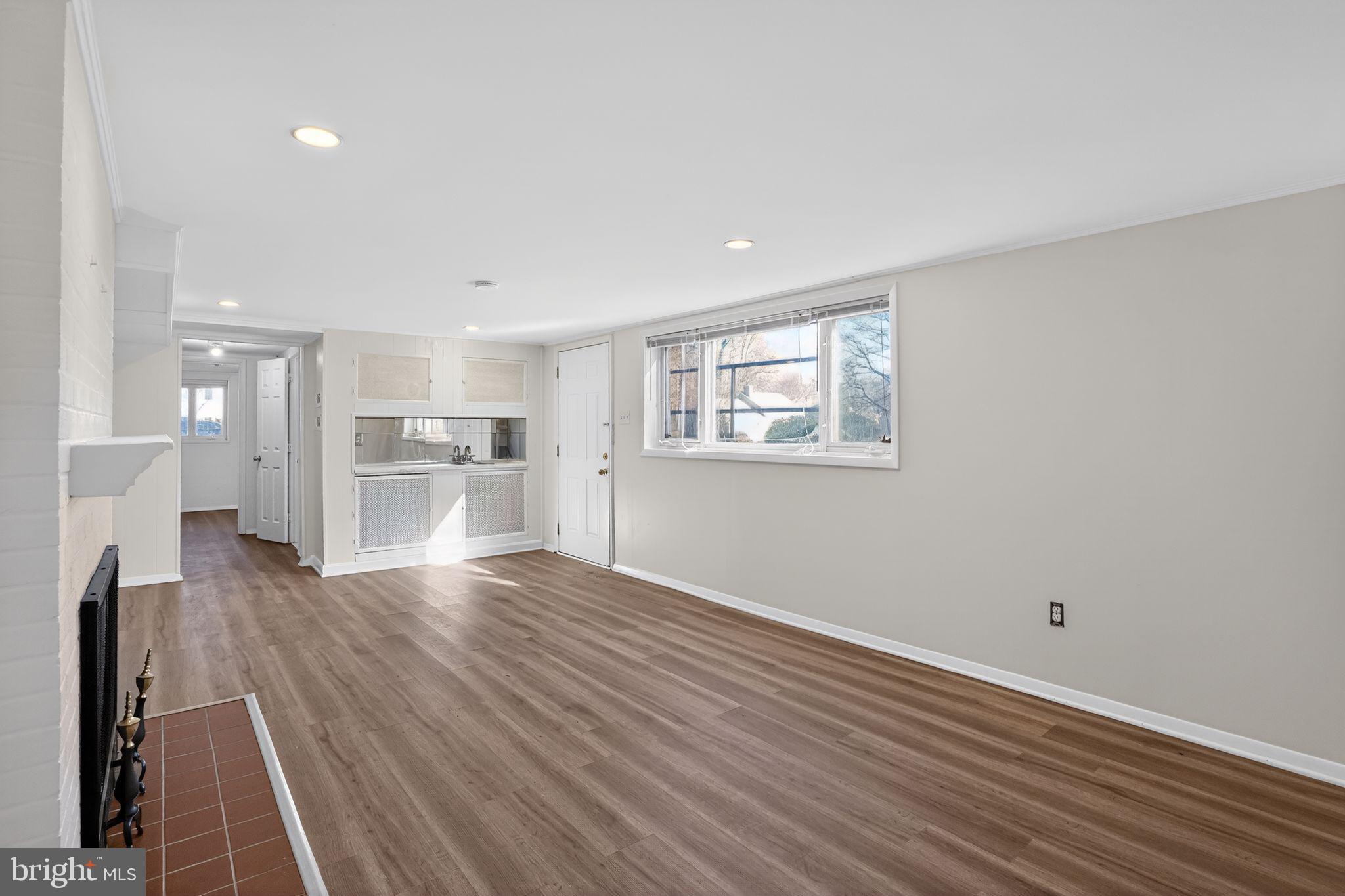 NORTH SPRINGFIELD - Residential Lease