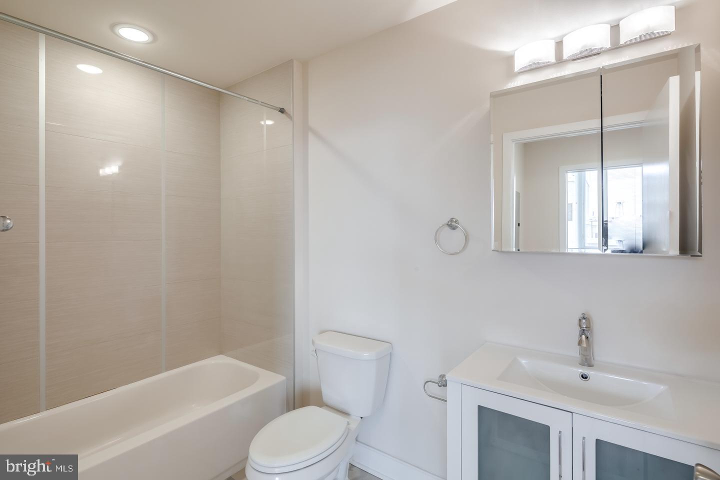 GRADUATE HOSPITAL - Residential Lease