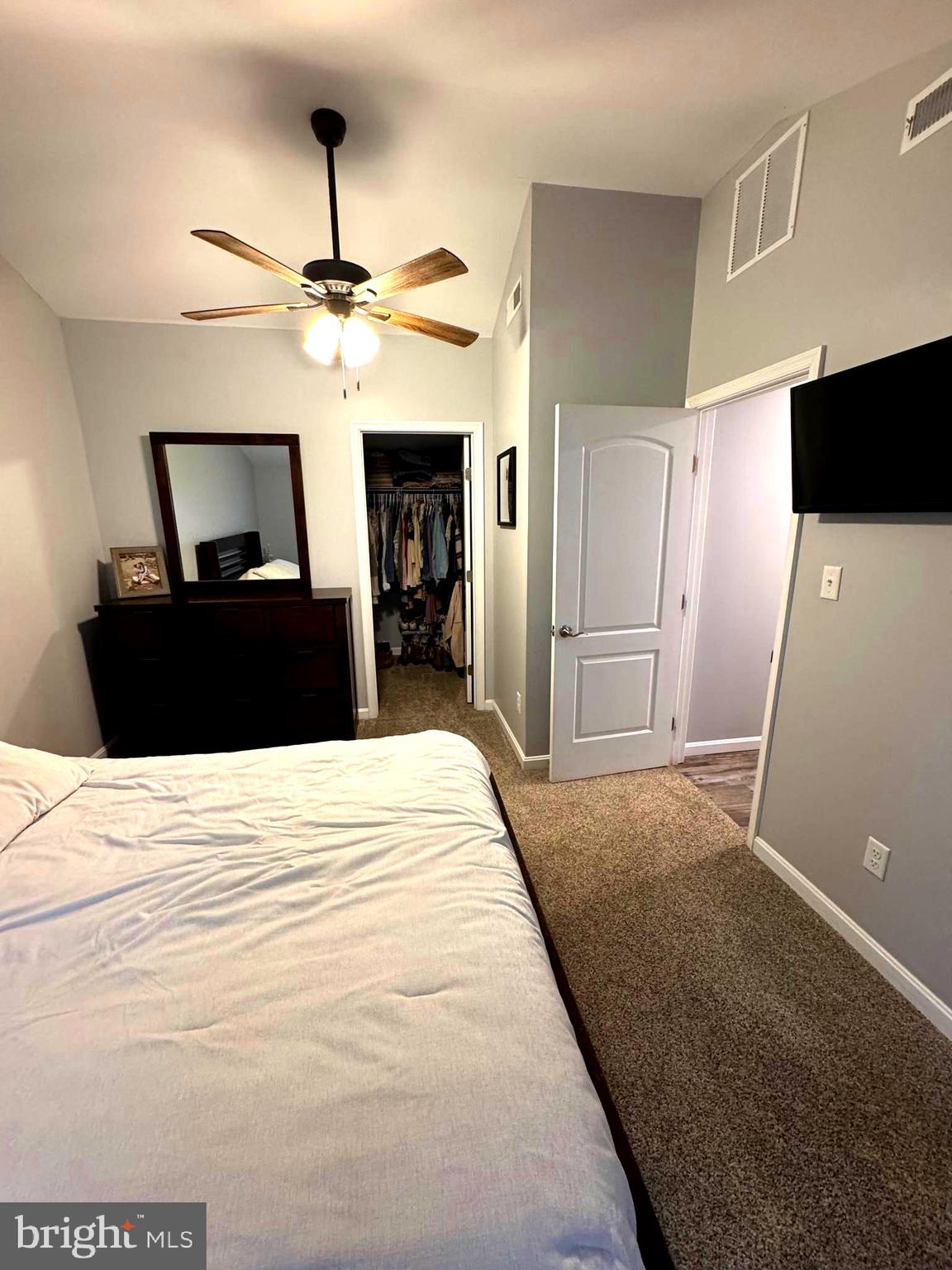 WOODSIDE MANOR - Residential