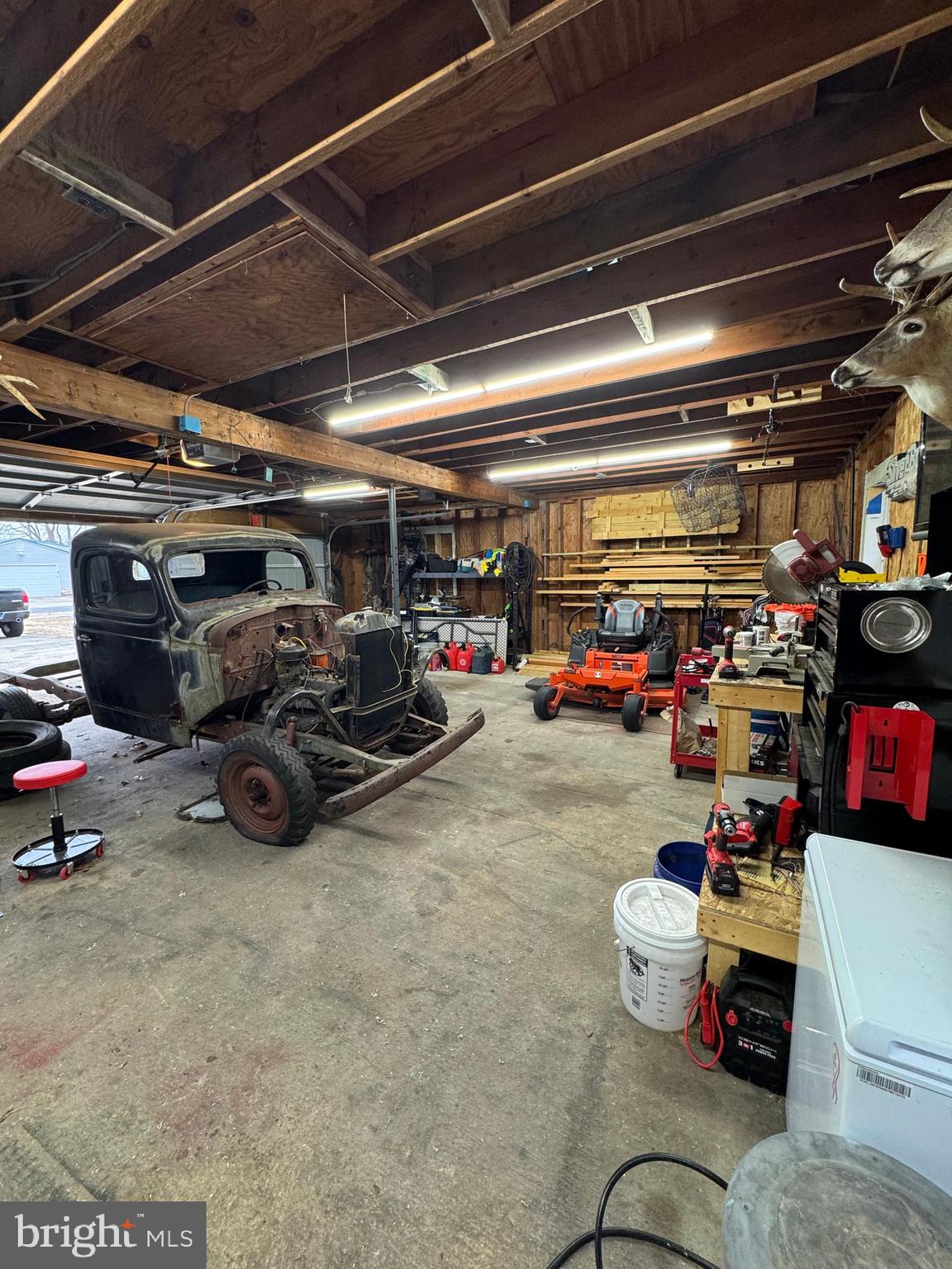 WOODSIDE MANOR - Residential