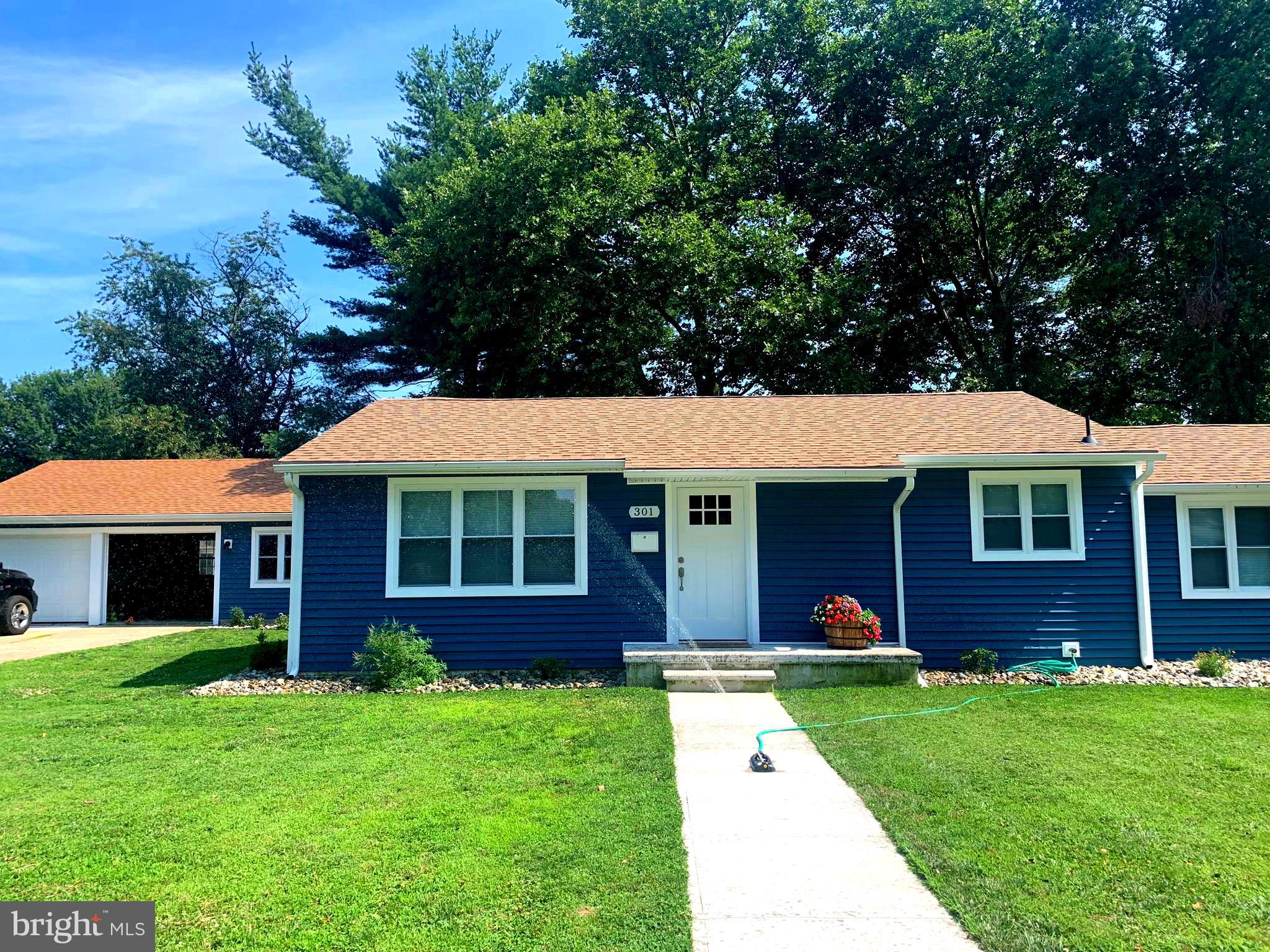 WOODSIDE MANOR - Residential