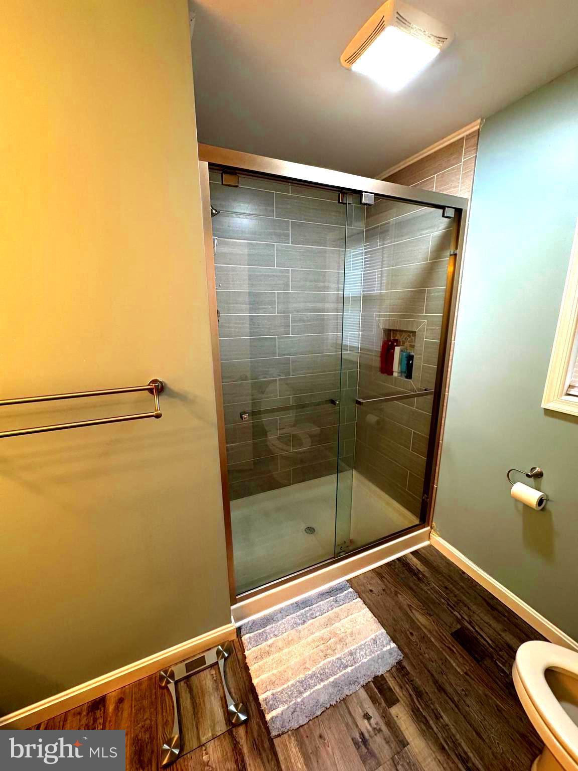 WOODSIDE MANOR - Residential